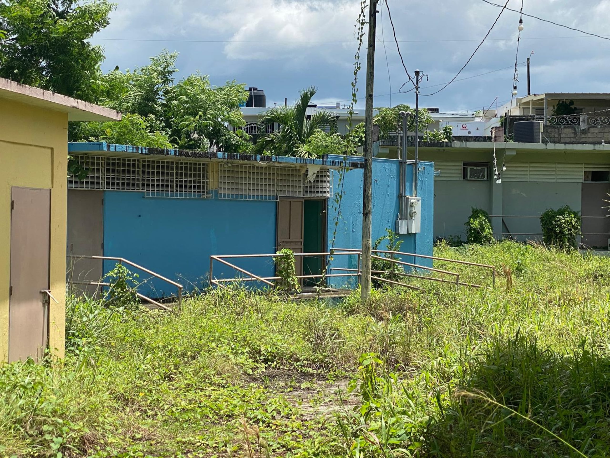 Escuela abandonada en San Sebastián.