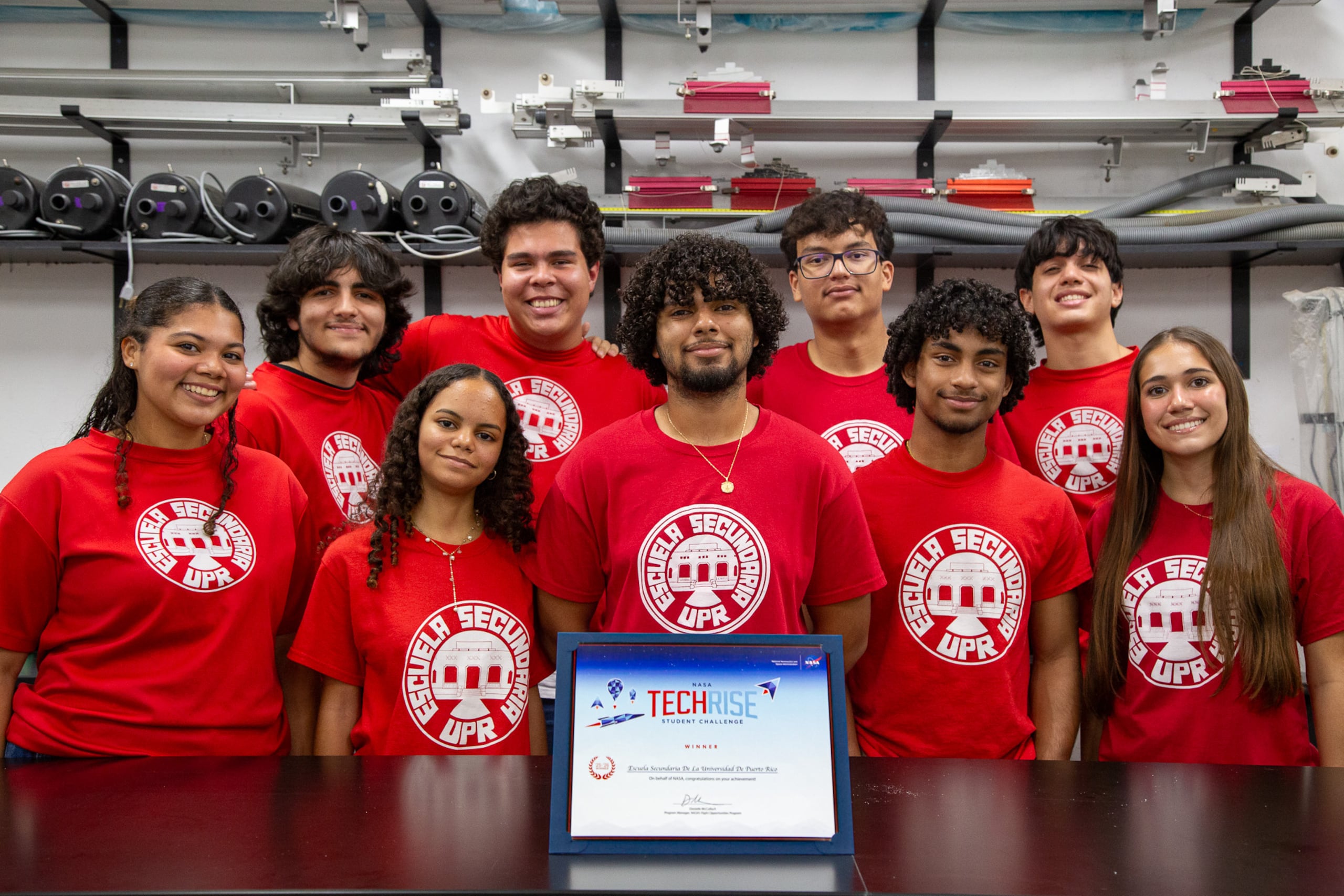 Los estudiantes que componen el equipo de NASA TECH Rise.