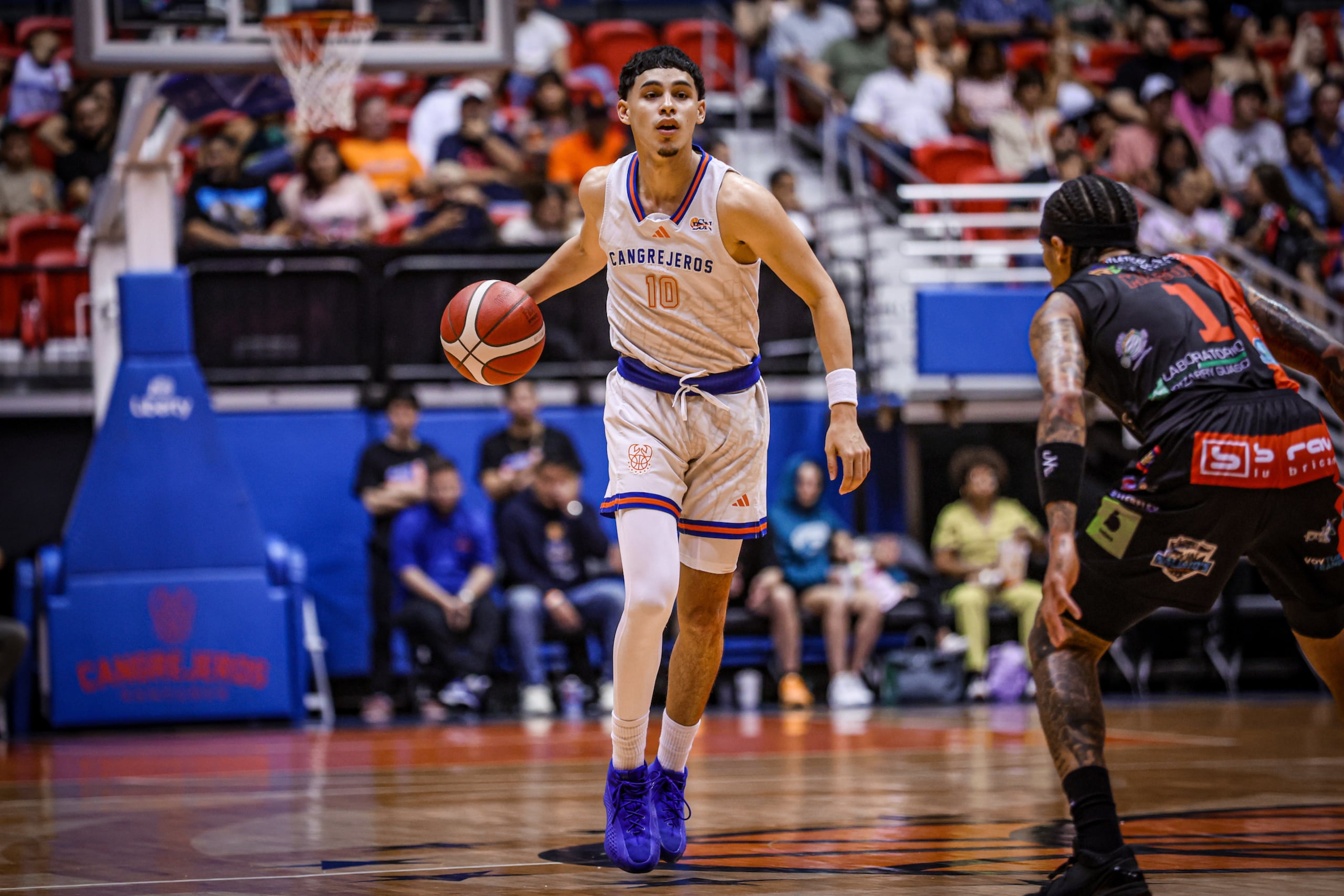 Emmanuel Maldonado, de los Cangrejeros de Santurce, durante la temporada 2024 del BSN.