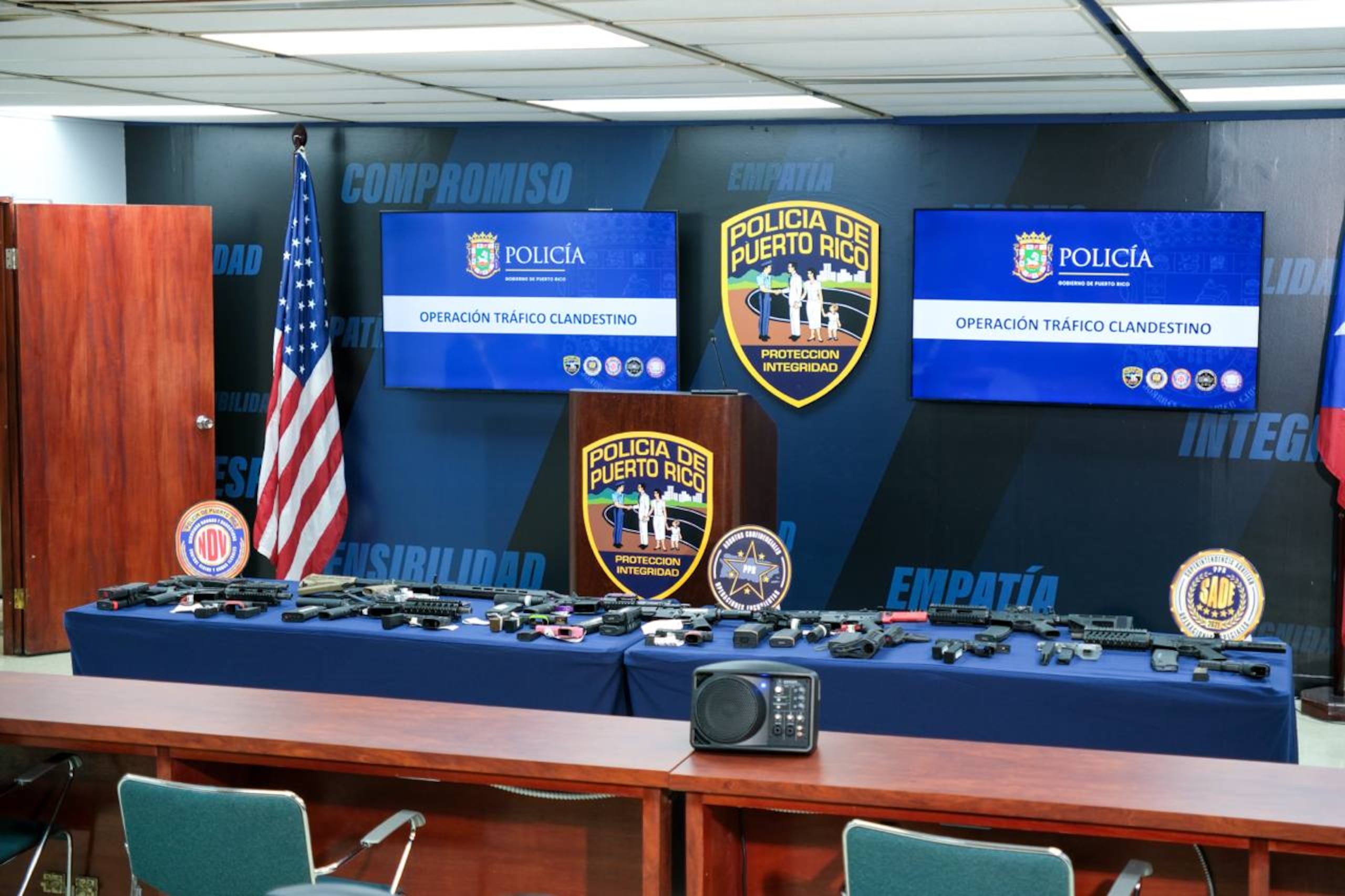 Armas ilegales ocupadas durante 11 meses de operación encubierta en el residencial Las Muñecas, en Aguadilla.