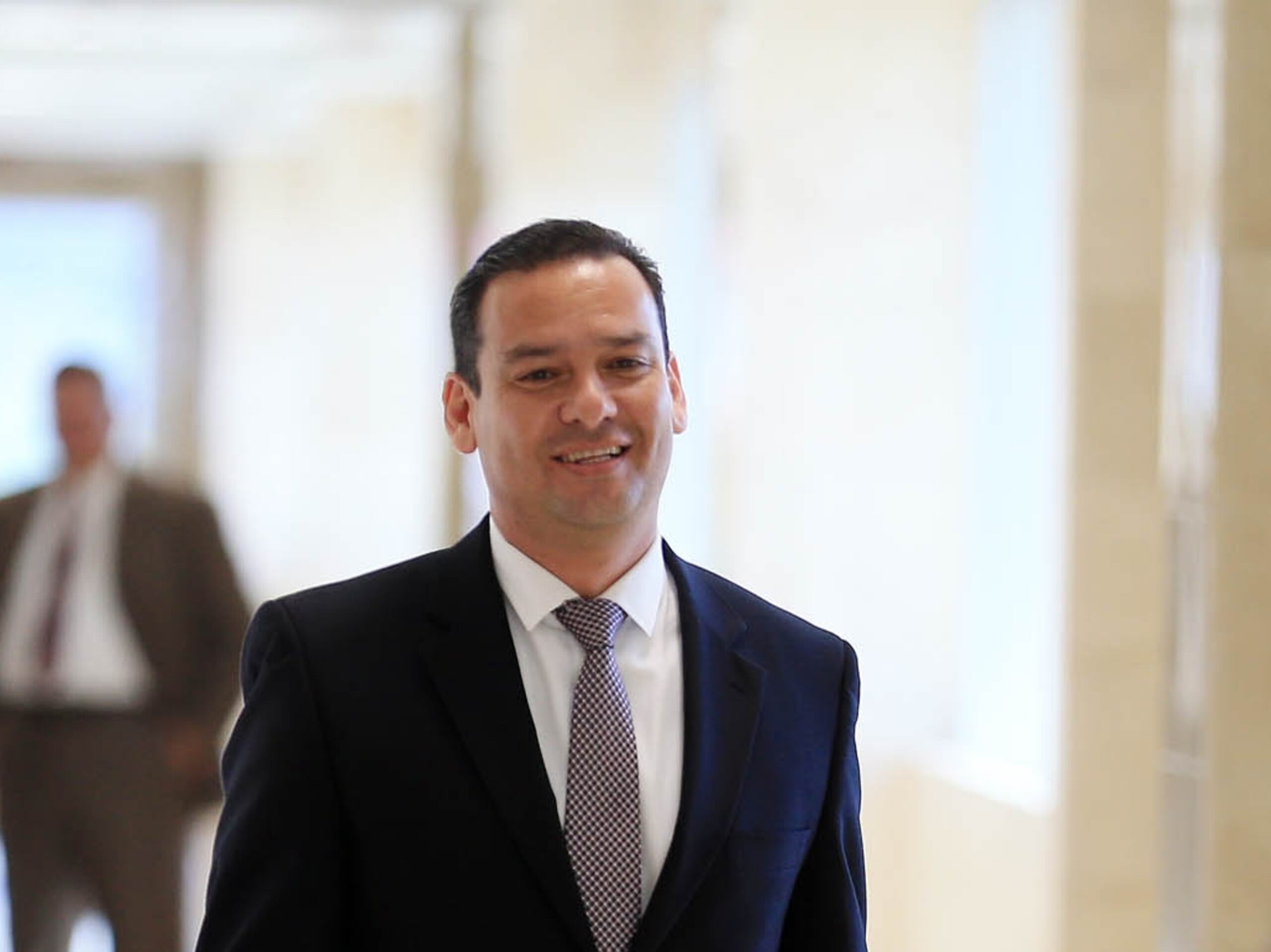 Oscar Santamaría, dueño de las compañías Island Builders, VIP Healthcare y Waste Collection Corp., se declaró culpable el 30 de noviembre de 2021 por los delitos de conspiración, comisiones ilegales y soborno.