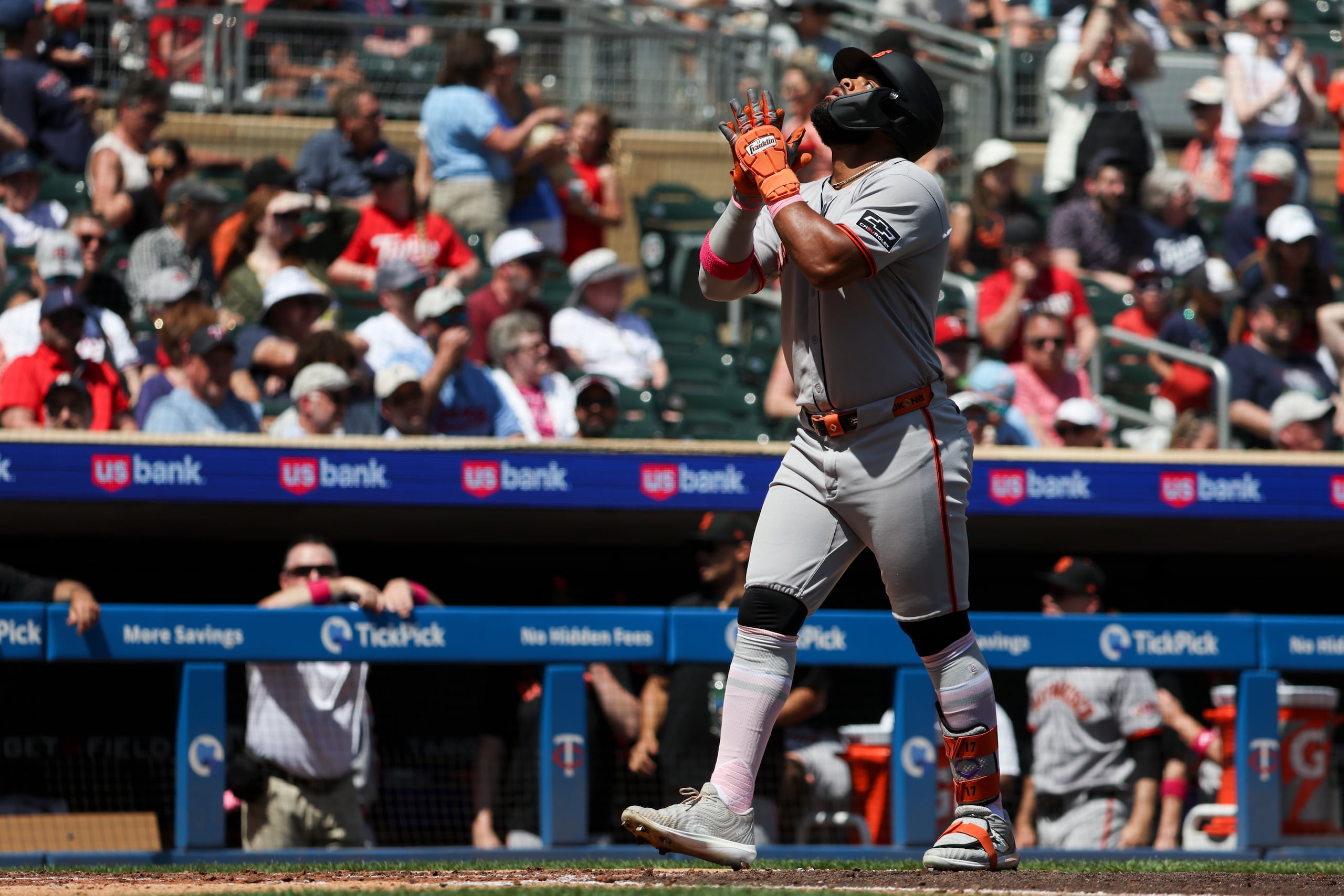Heliot Ramos celebra su jonrón del domingo.
