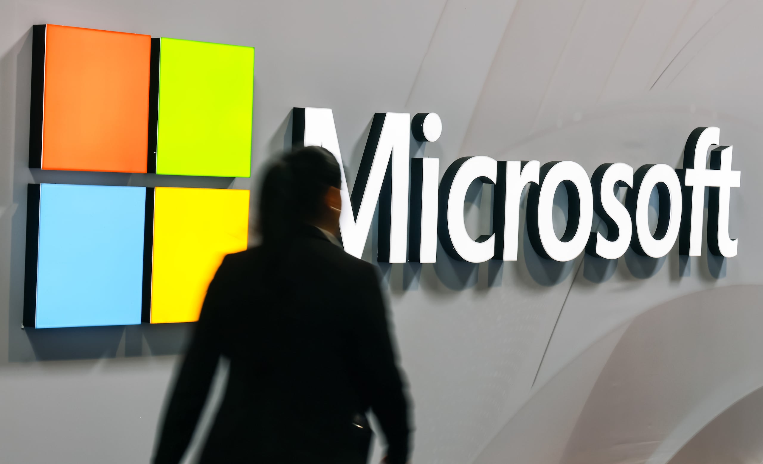 “Trabajando con las autoridades y socios del sector, hemos cortado las comunicaciones entre la herramienta maliciosa y las víctimas”, dijo Microsoft, dando a entender que las computadoras infectadas no están ya en riesgo.