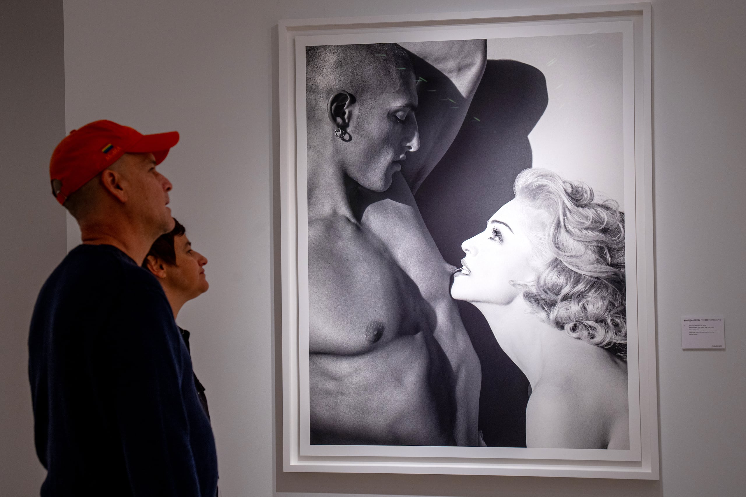 El evento, durante el que se lograron vender 16 de unas 42 fotos que fueron puestas en subasta, apenas recaudó $1.3 millones.