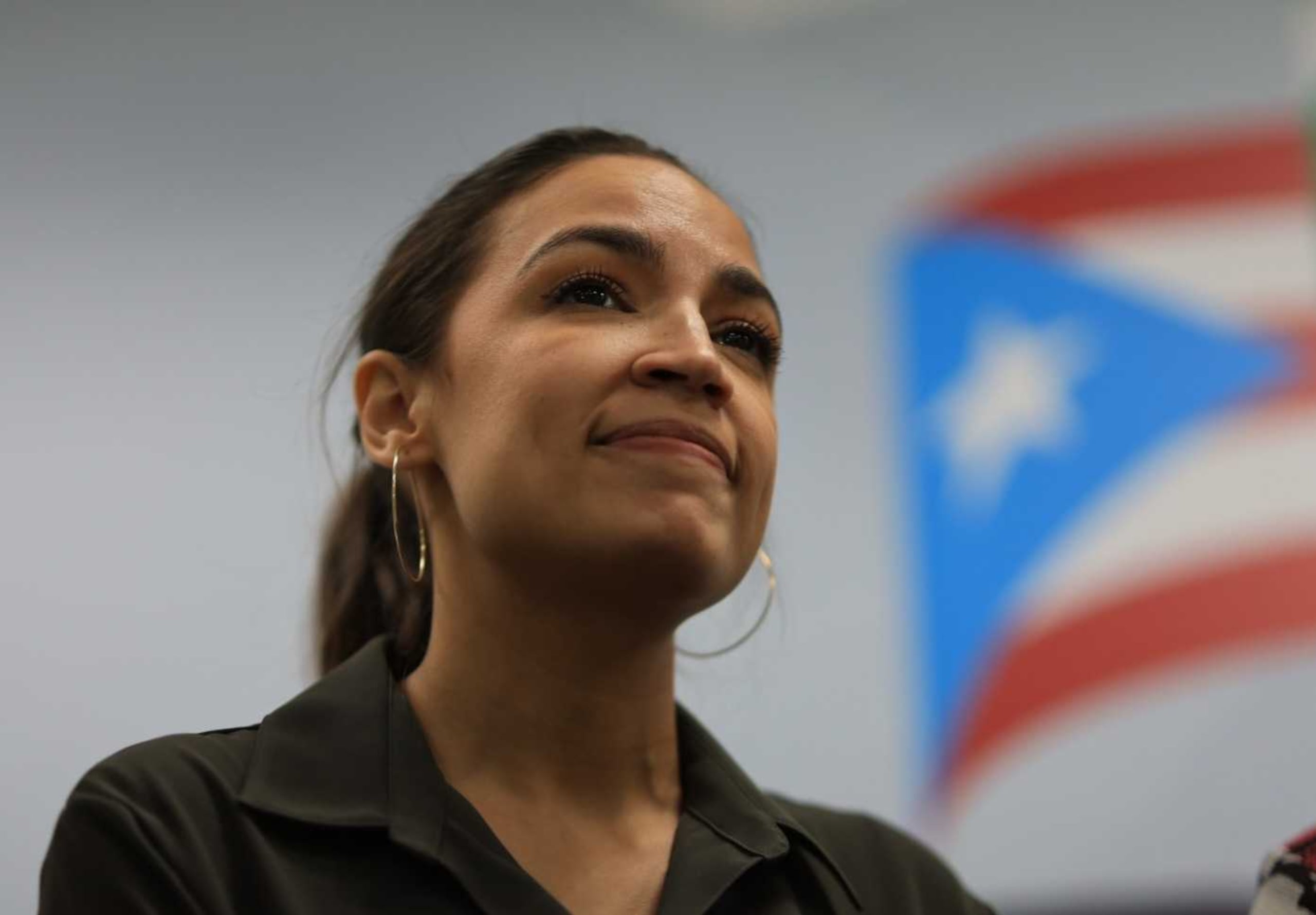 Alexandria Ocasio-Cortez se convirtió en una de las figuras más reconocidas del ala progresista del Partido Demócrata tras su victoria electoral de 2018.