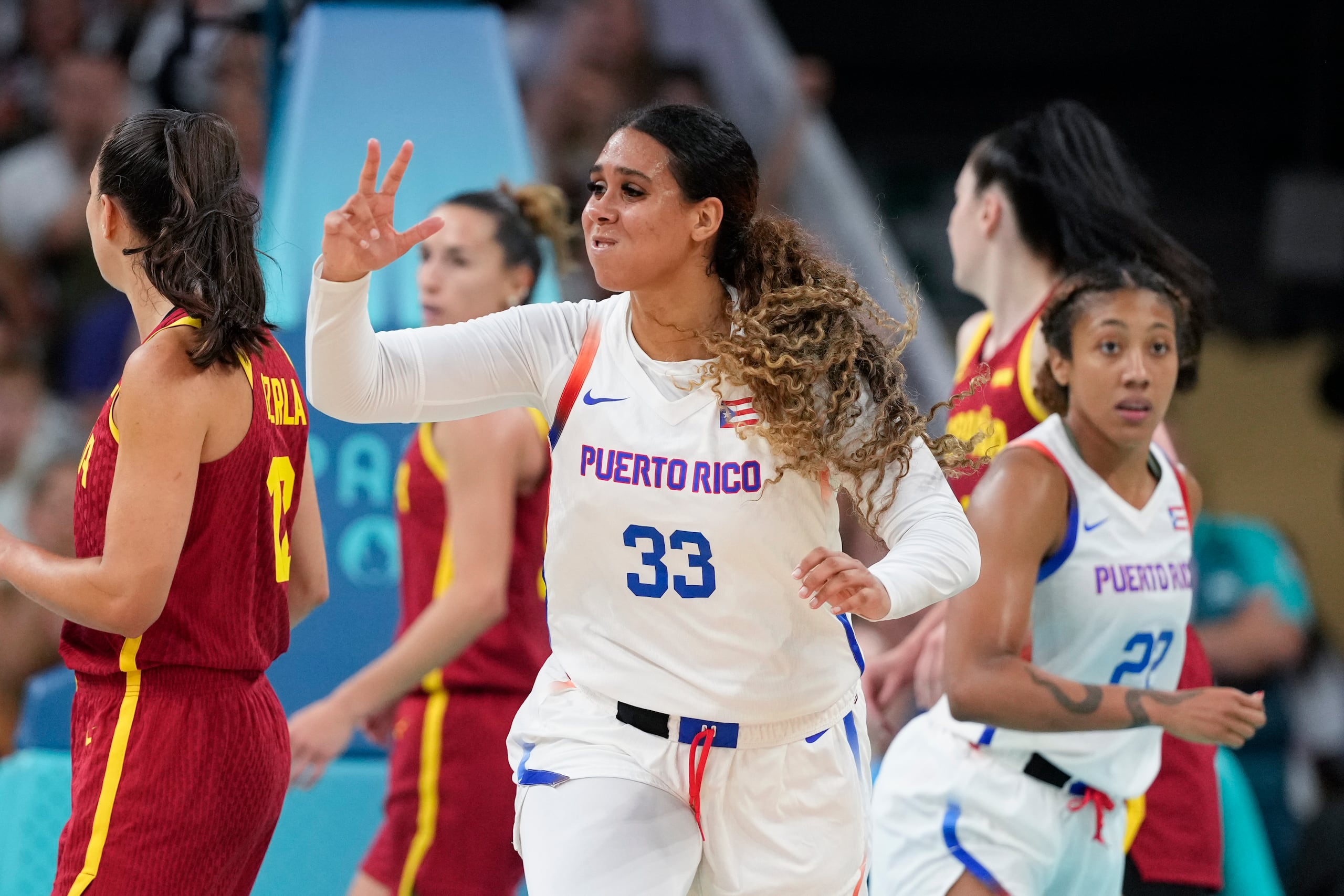 India Pagán celebra después de anotar frente a España en los Juegos Olímpicos París 2024.