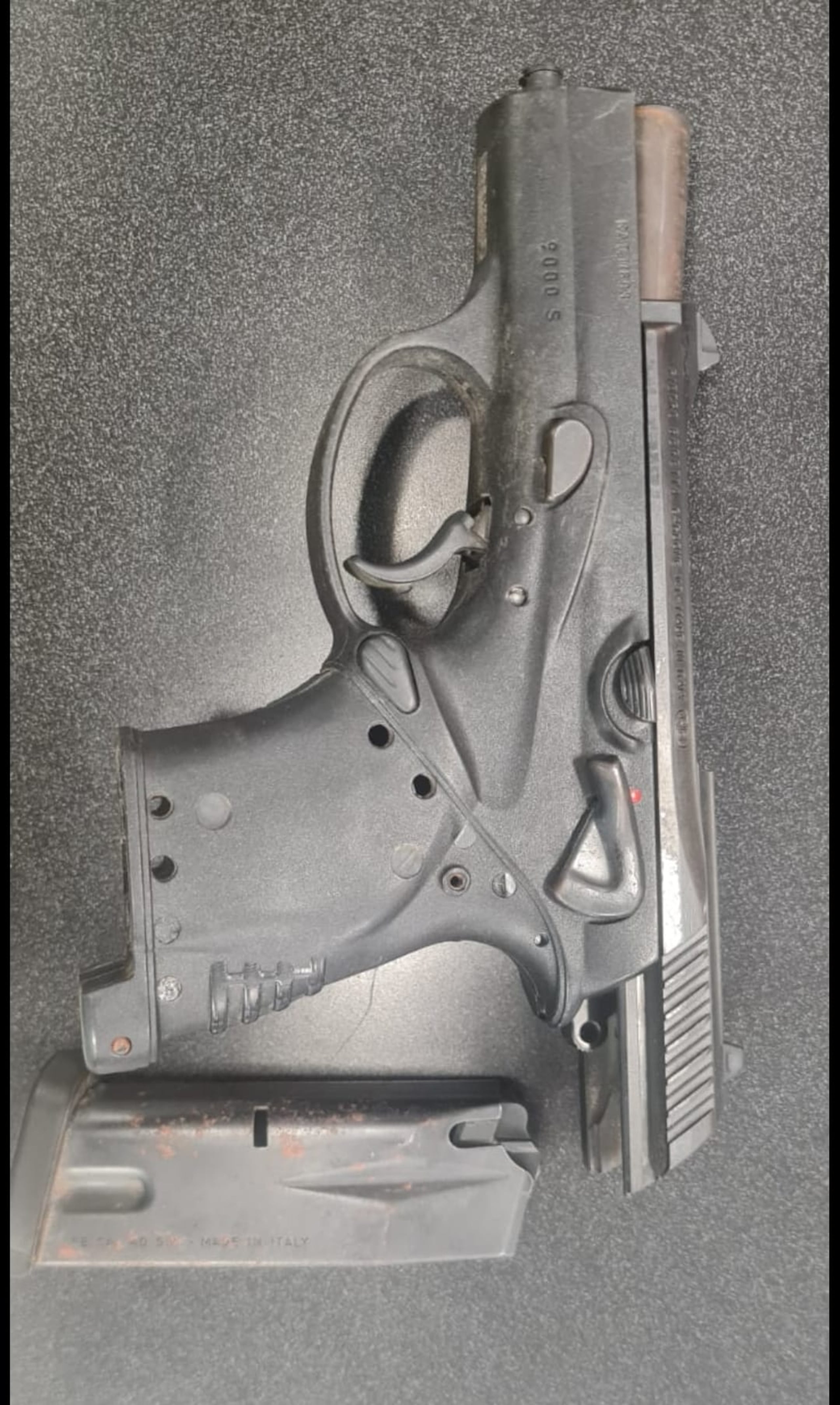 Arma ilegal ocupada a un hombre involucrado en un accidente en la barriada Acueducto, en Manatí.