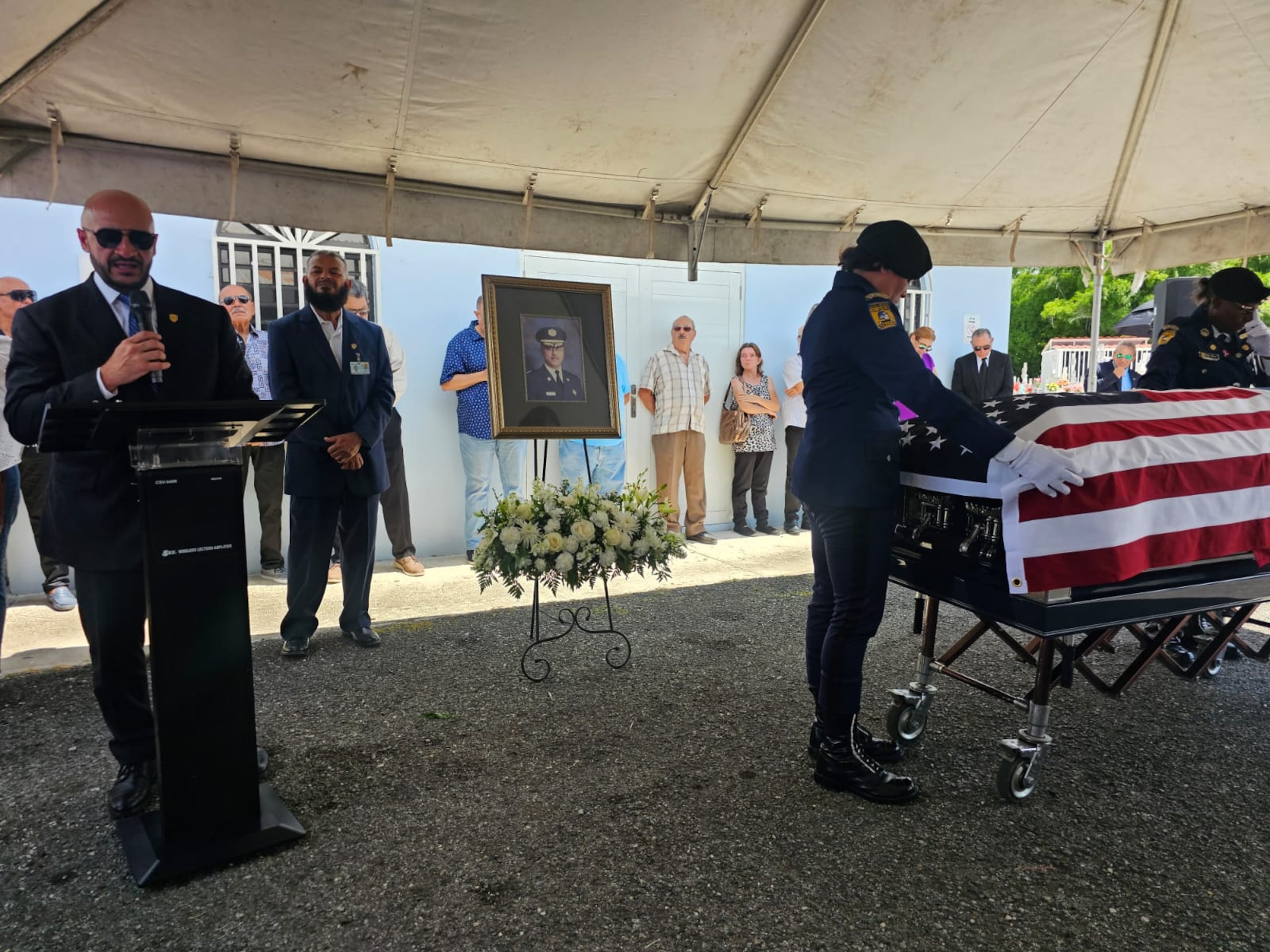 El comisionado de la Policía, Jospeh González durante la ceremonia de honor póstumo al coronel retirado Héctor M. Agosto Rodríguez.
