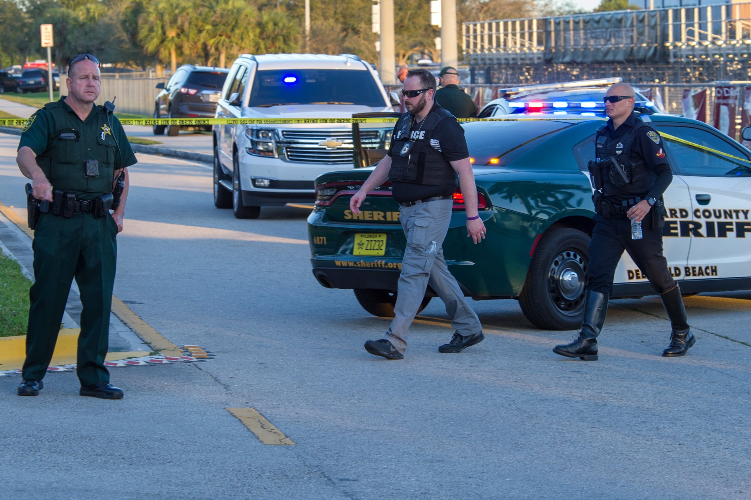 Las autoridades locales agregaron que tomaron esta determinación tras consultar a expertos en salud y seguridad, y además de tener en cuenta “el bienestar de los estudiantes y el personal en el campus”, según un comunicado del distrito.
