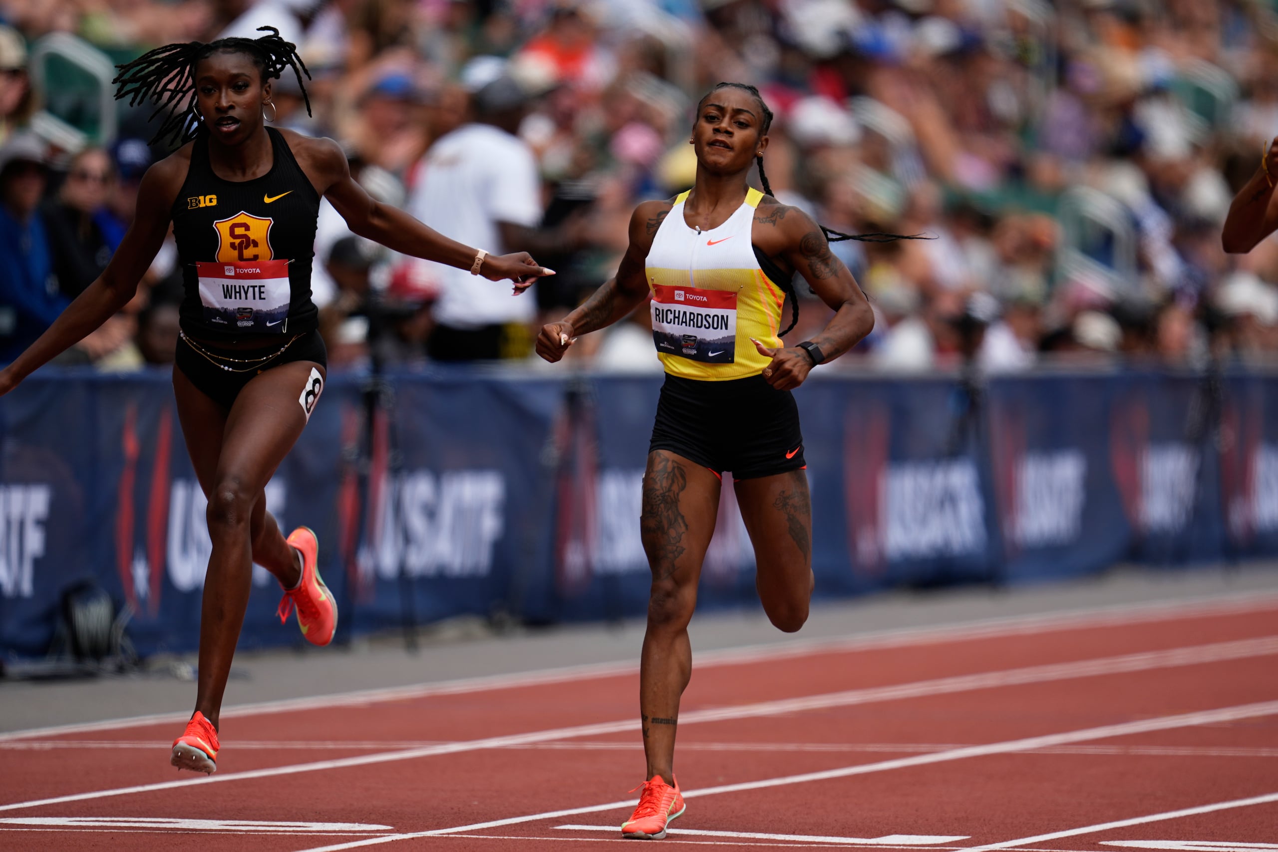 Sha'Carri Richardson compite en el primr heat de la semifinal de los 200 metros fememinos en el Campeonato de Estados Unidos el domingo 3 de agosto del 2025.