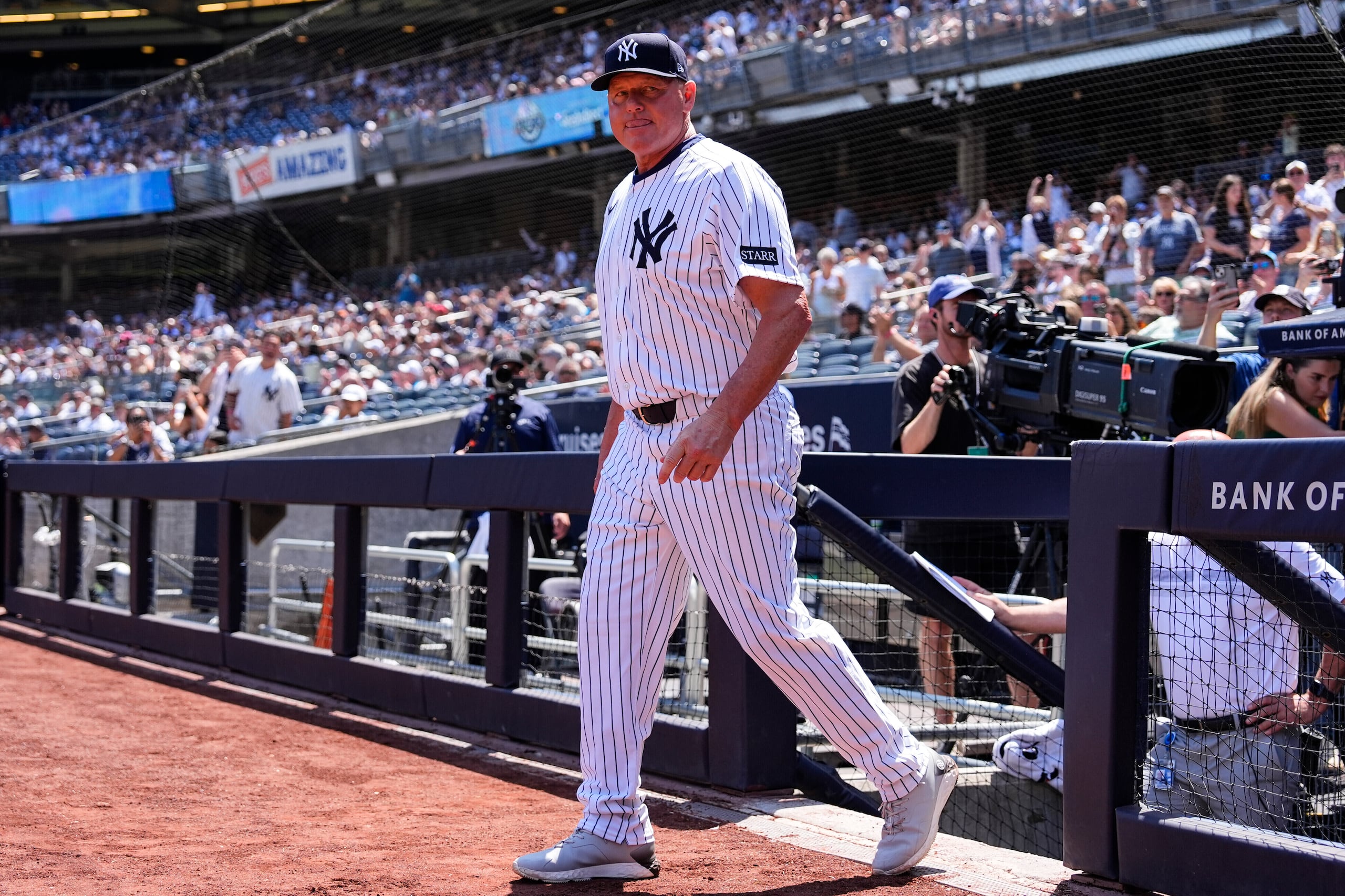 El expelotero delos Yankees de Nueva York Roger Clemens presentado durante la ceremonia en el Yankees Old-Timers' Day el sábado 9 de agosto del 2025. (AP Foto/Yuki Iwamura)