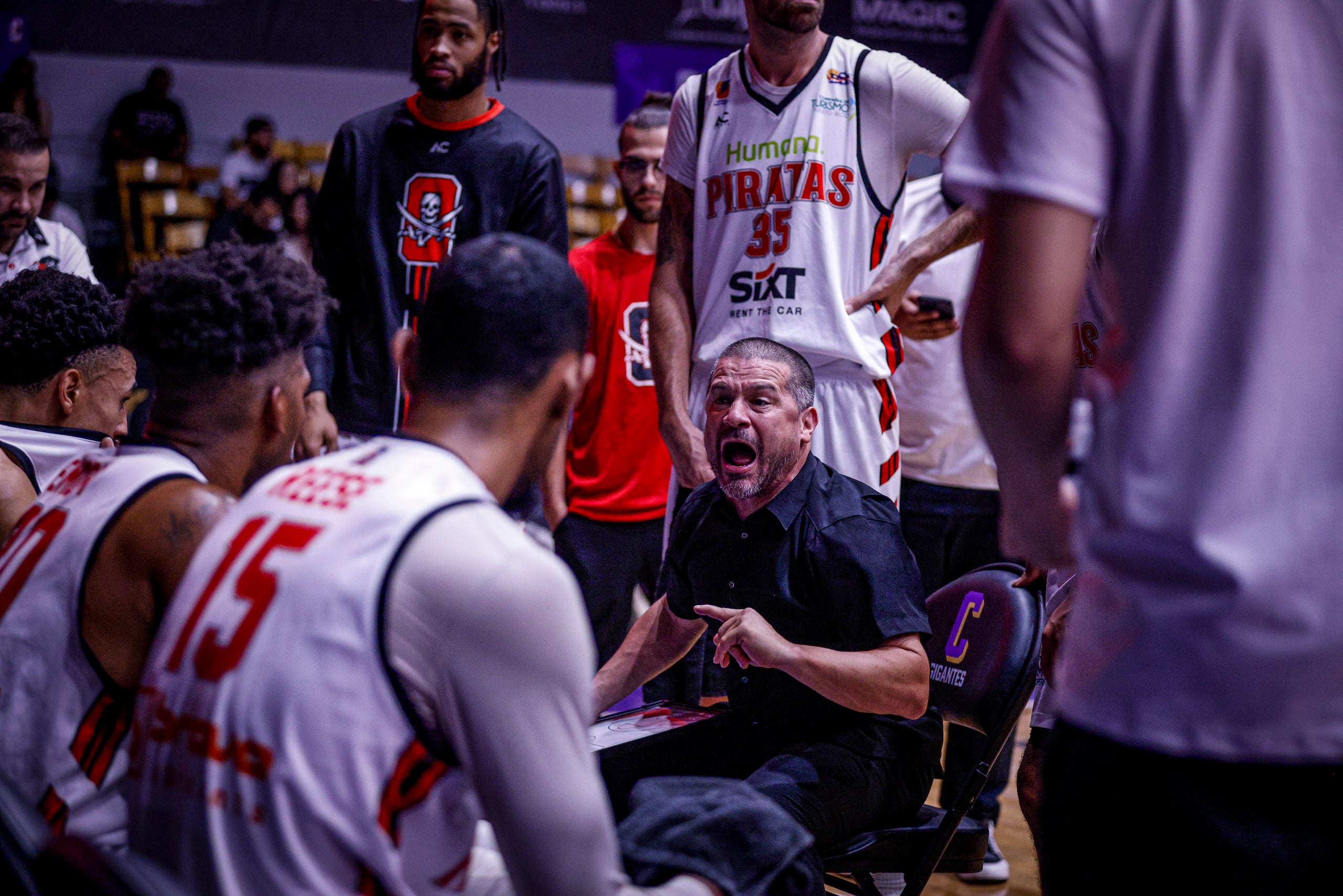 Juan Cardona tenía a los Piratas de Quebradillas en el tope de la Conferencia B con 18-11.