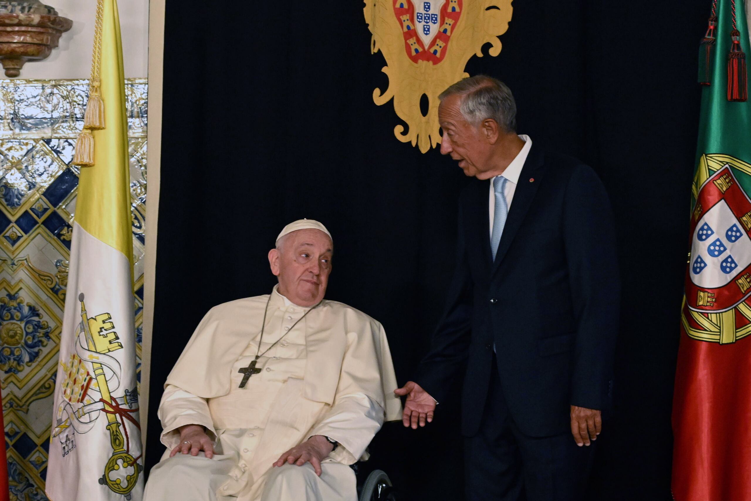 El papa Francisco durante su encuentro en Lisboa con el presidente portugés, Marcelo Rebelo de Sousa. EFE/EPA/MAURIZIO BRAMBATTI