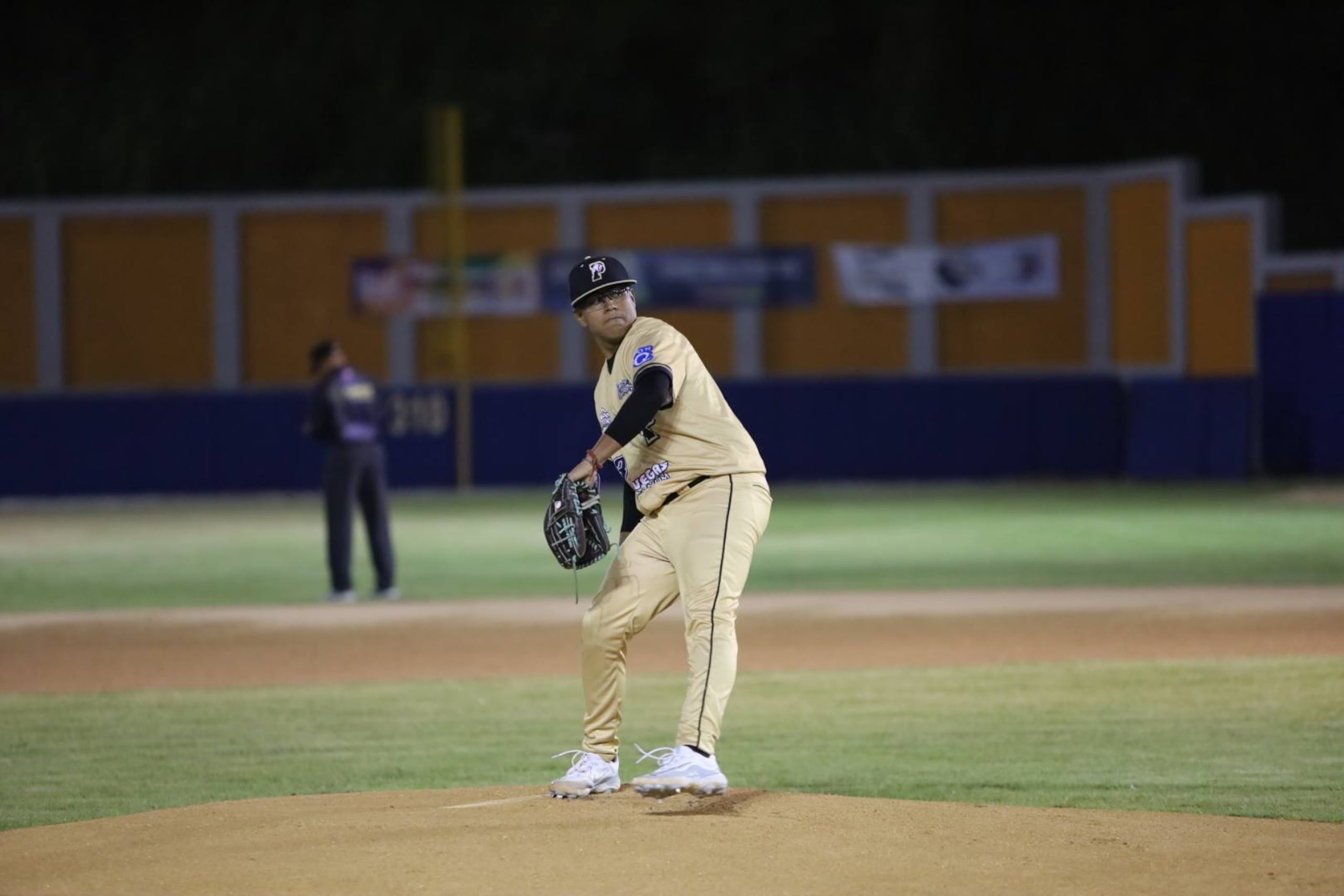 Anthony Borrero se gana el premio al Lanzador del Año.