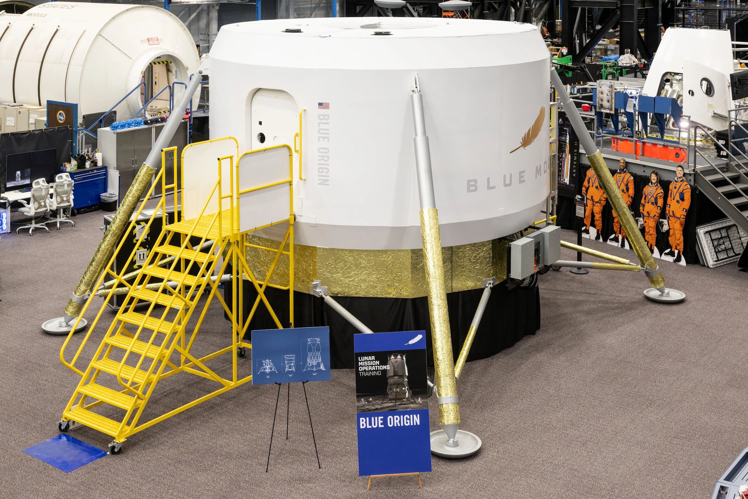 Fotografía cedida por la NASA que muestra un prototipo a escala real de la cabina de la tripulación del módulo de aterrizaje Blue Moon Mark 2 de Blue Origin. EFE/NASA /SOLO USO EDITORIAL /NO VENTAS /SOLO DISPONIBLE PARA ILUSTRAR LA NOTICIA QUE ACOMPAÑA /CRÉDITO OBLIGATORIO