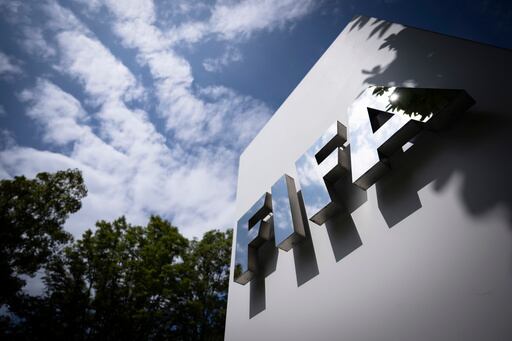 Imagen de la cobertura de: FIFA veta de por vida a dos expresidentes de federaciones por irregularidades financieras