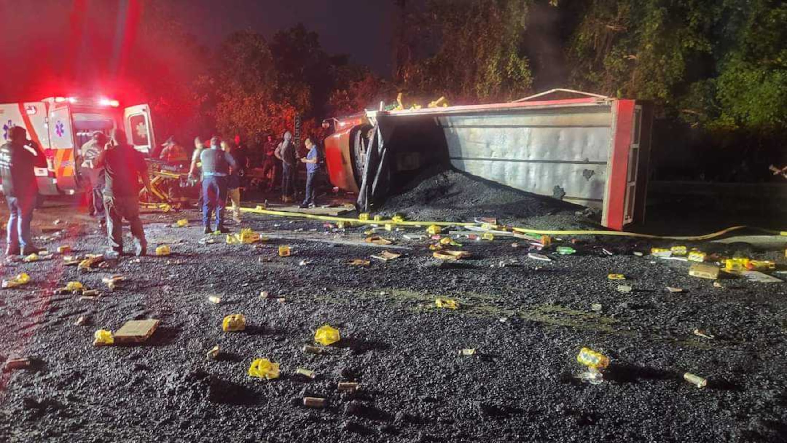 Un conductor sufrió heridas leves en el accidente.