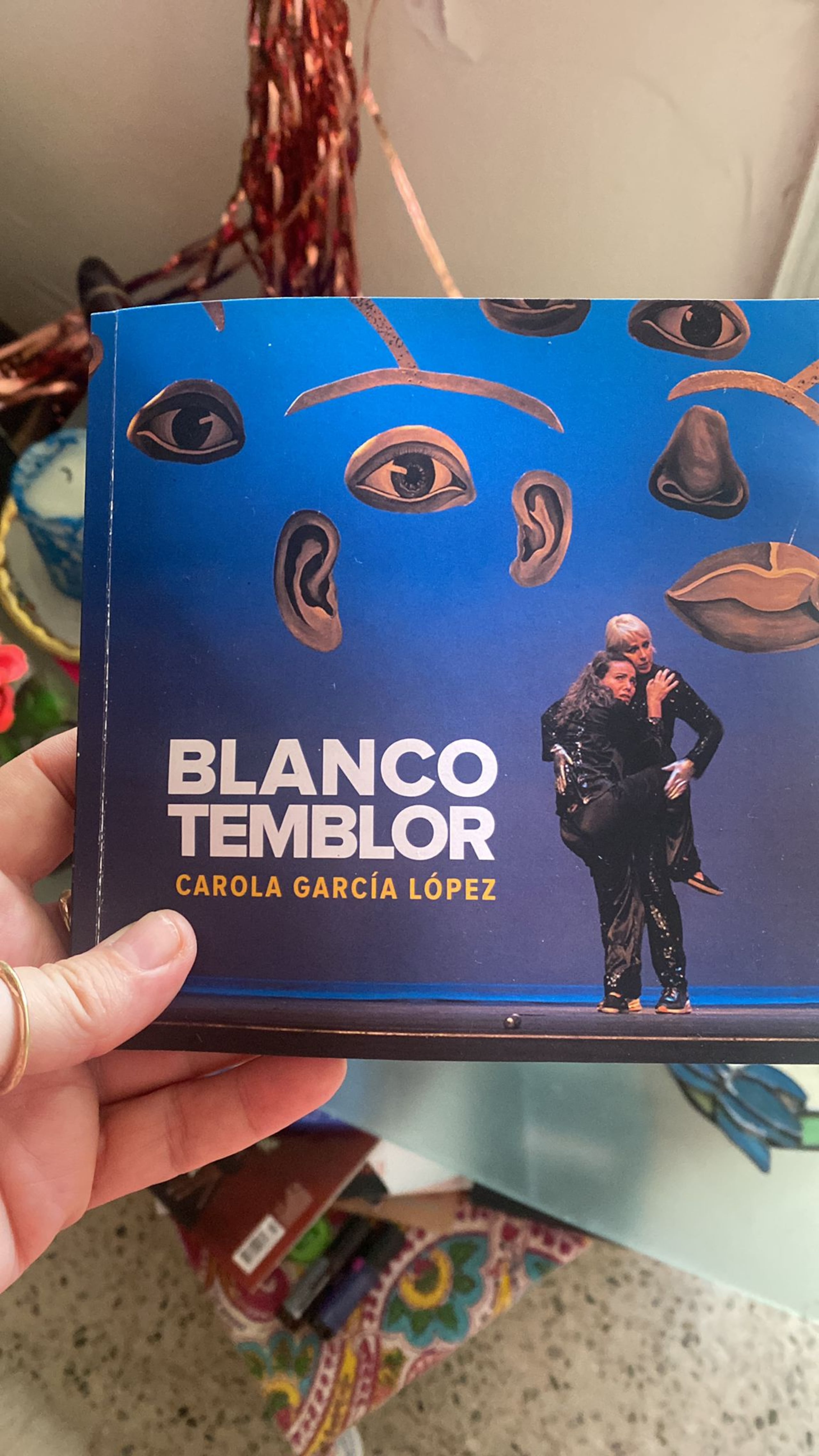 La publicación recoge la obra de teatro que estrenó en el 2022 en Puerto Rico y escenarios fuera de la isla.