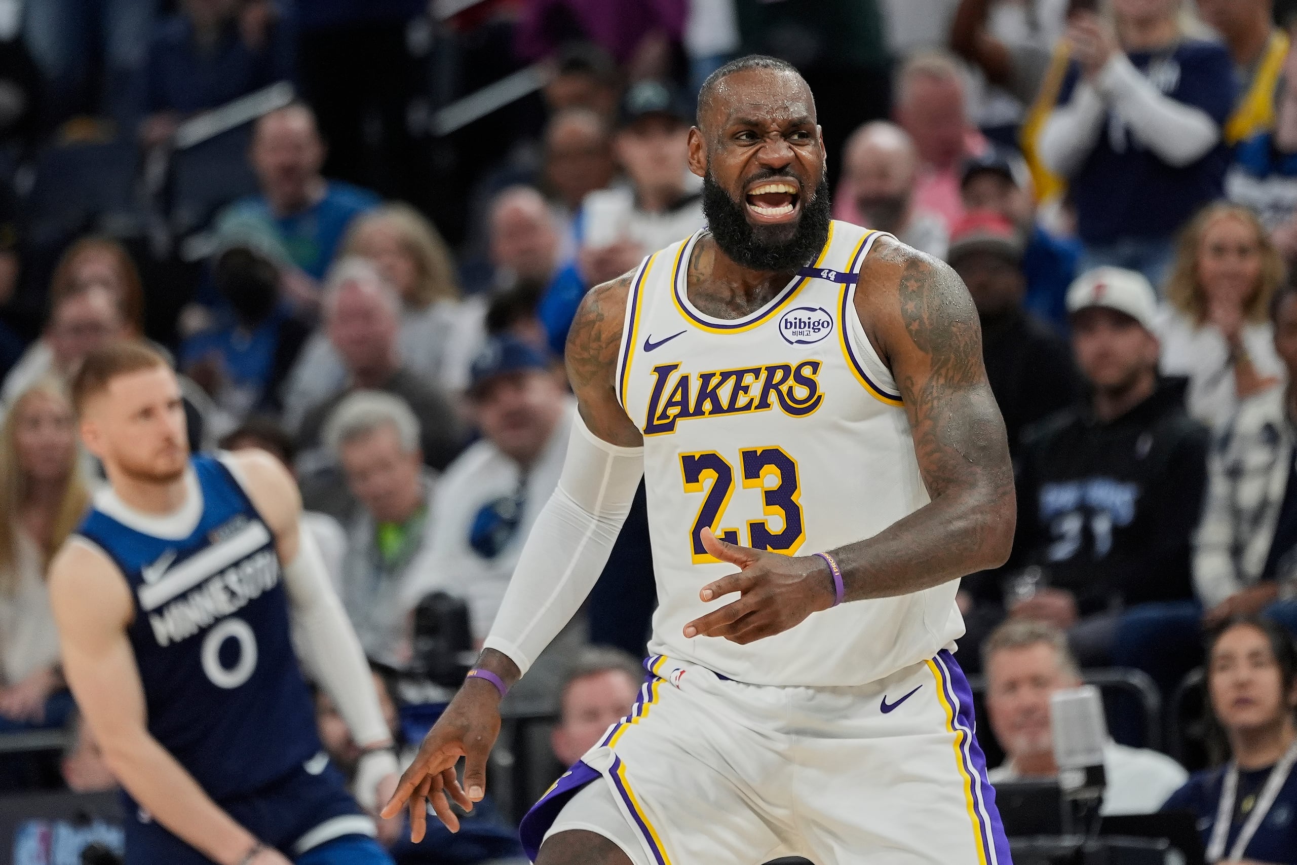 El alero de los Lakers de Los Ángeles mantiene una amistad con el cantante boricua por más de cinco años.