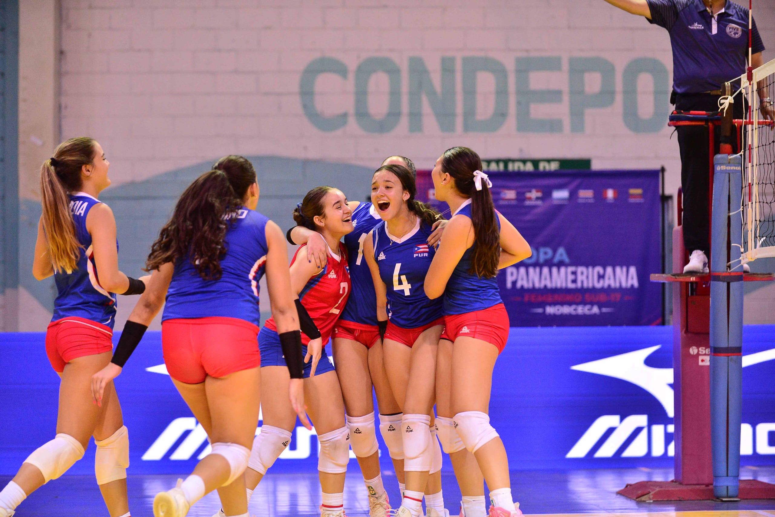 El equipo boricua celebra el triunfo.