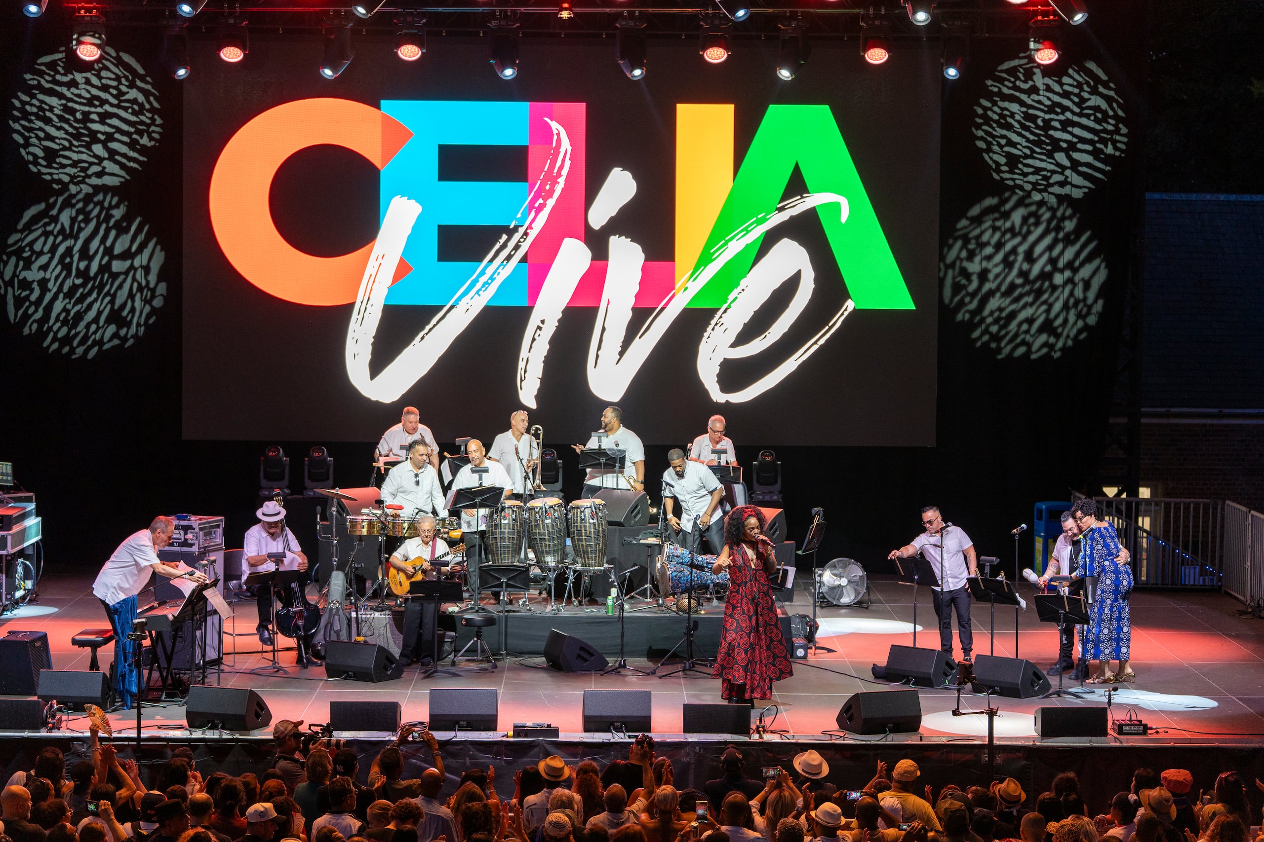 La cantante cubana Brenda Navarrete, se presenta durante un homenaje por el centenario de la fallecida cantante cubana Celia Cruz, en el festival summerstage este sábado, en Nueva York (Estados Unidos). EFE/ Ángel Colmenares