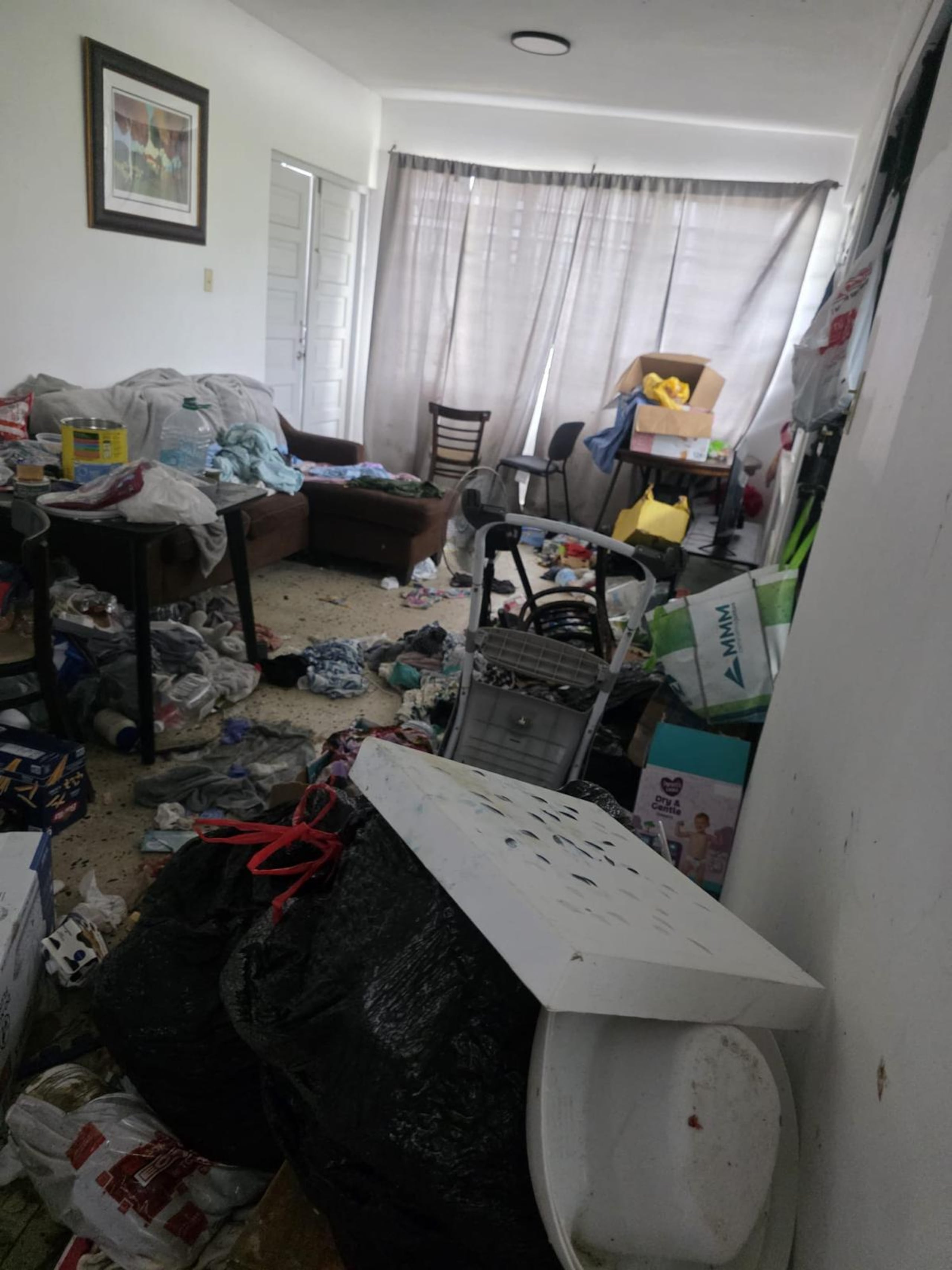 Una mujer y sus tres hijos fueron rescatados por policías del distrito de Humacao ya que alegaron que su pareja había restringido su libertad y los mantenía viviendo en condiciones deplorables.