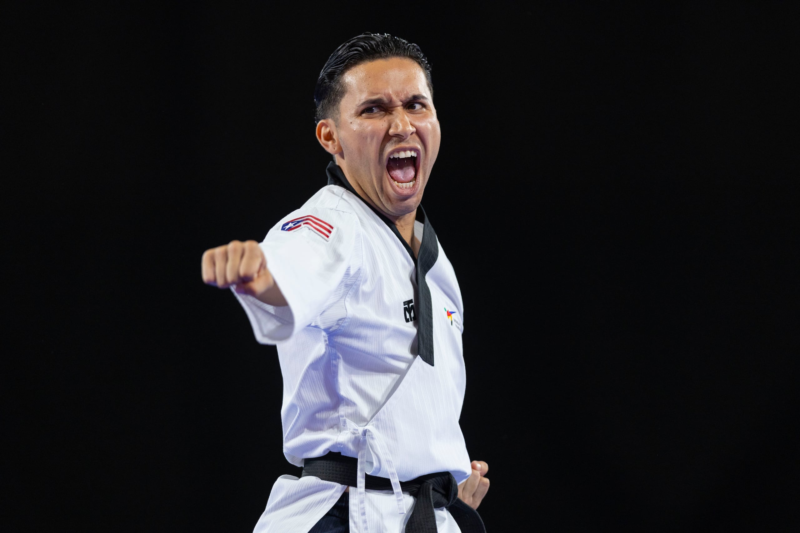 Luis Gabriel Colón ganó medalla de bronce a nivel individual y a nivel mixto junto a Arelis Medina.