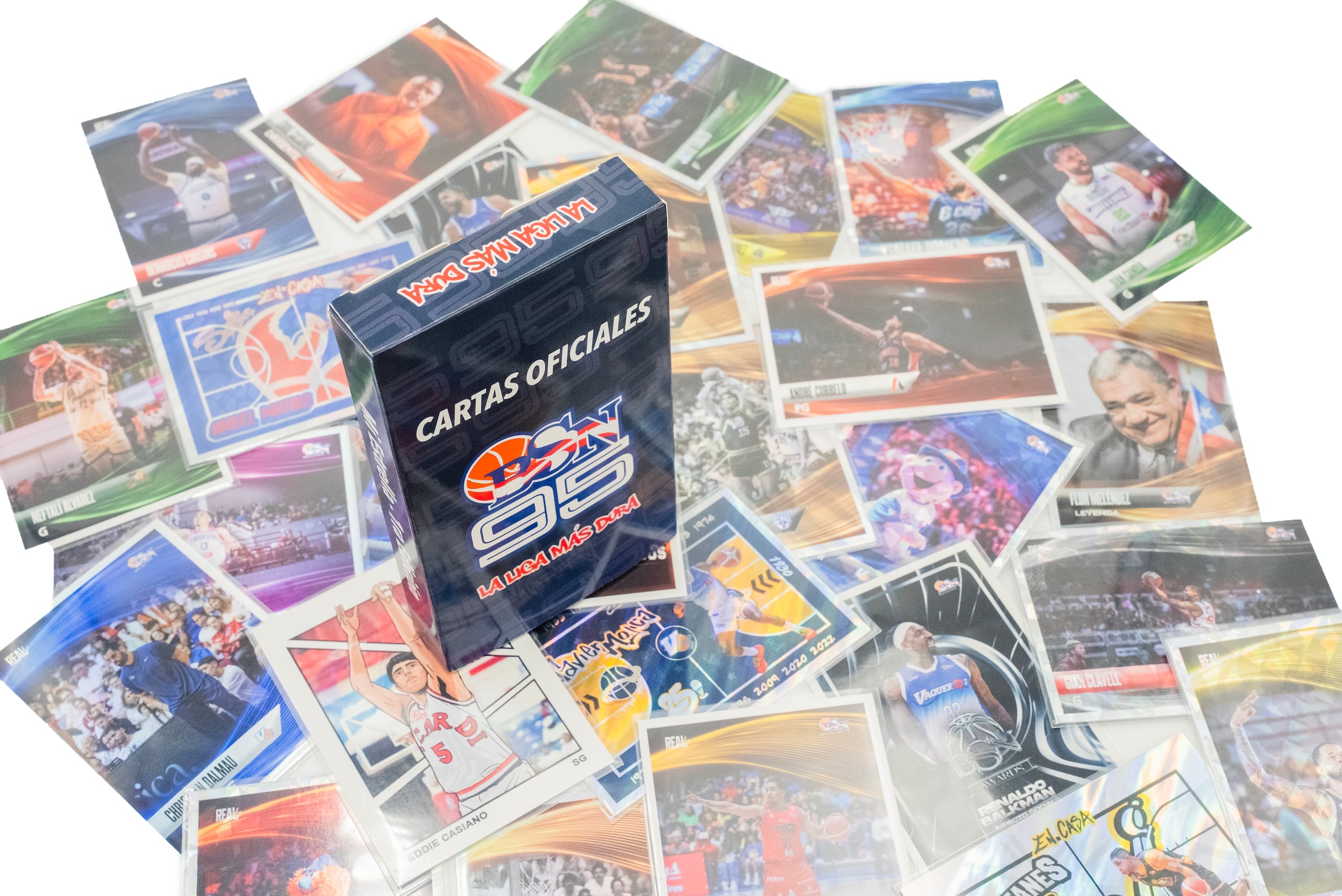 Las cartas oficiales del BSN de Real Trading Cards junto a un blaster box.