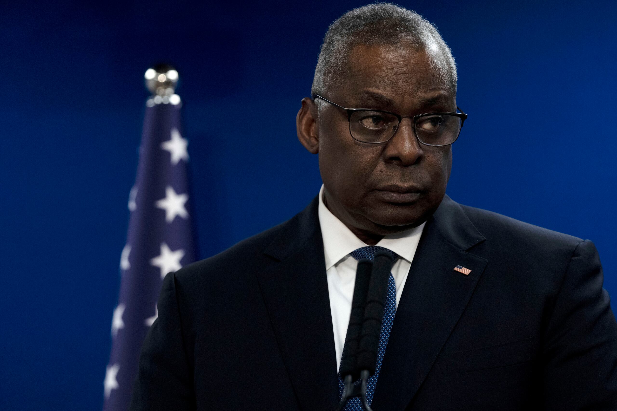 No queda claro de momento cuándo regresará Lloyd Austin a su oficina en el Pentágono ni cómo su tratamiento contra el cáncer afectará sus viajes u otros compromisos públicos.