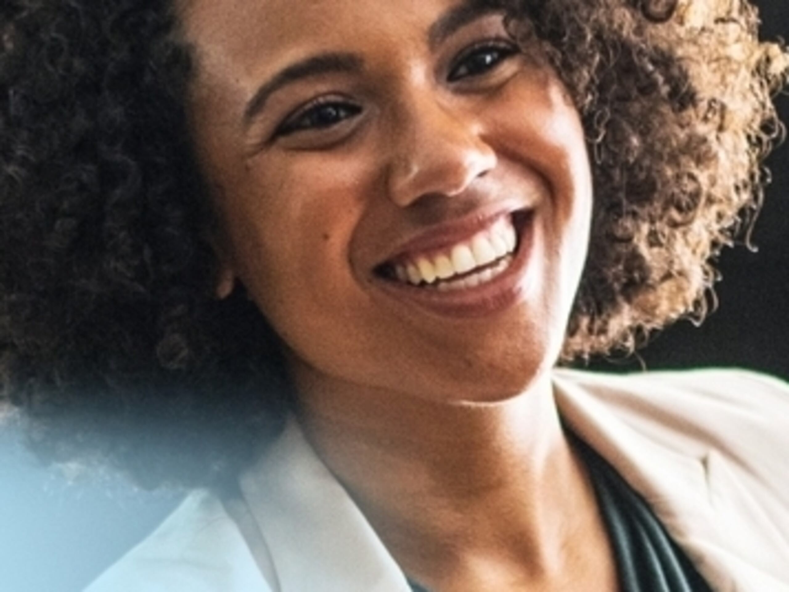 El vendedor debe creer en sí mismo. La mentalidad no es ser perfecto, ni hacer la venta, sino estar seguro de que tiene el conocimiento y la capacidad.