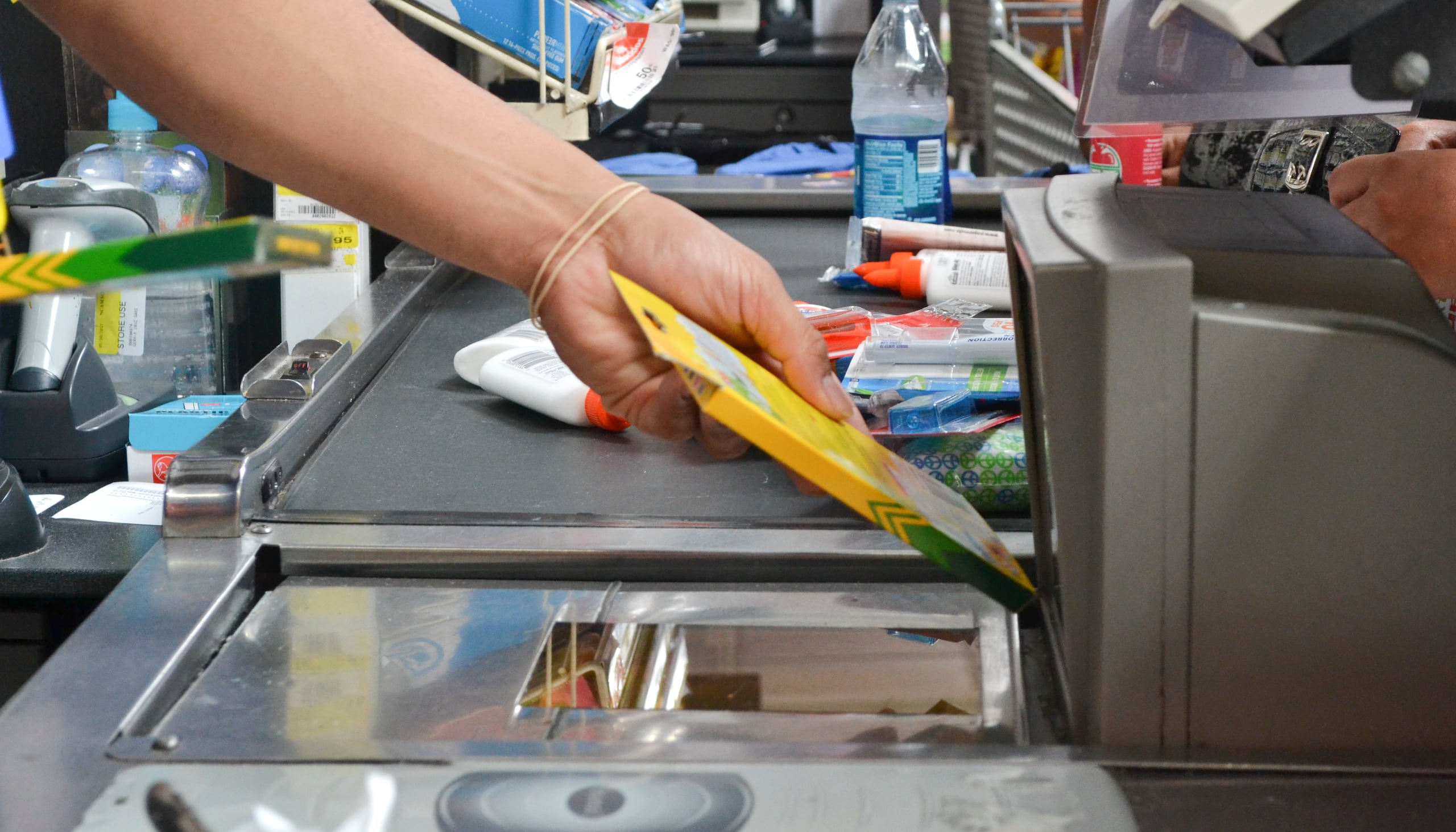 Las pegas, los lápices y los sacapuntas son algunos de los materiales escolares que se incluyen en la venta sin IVU.