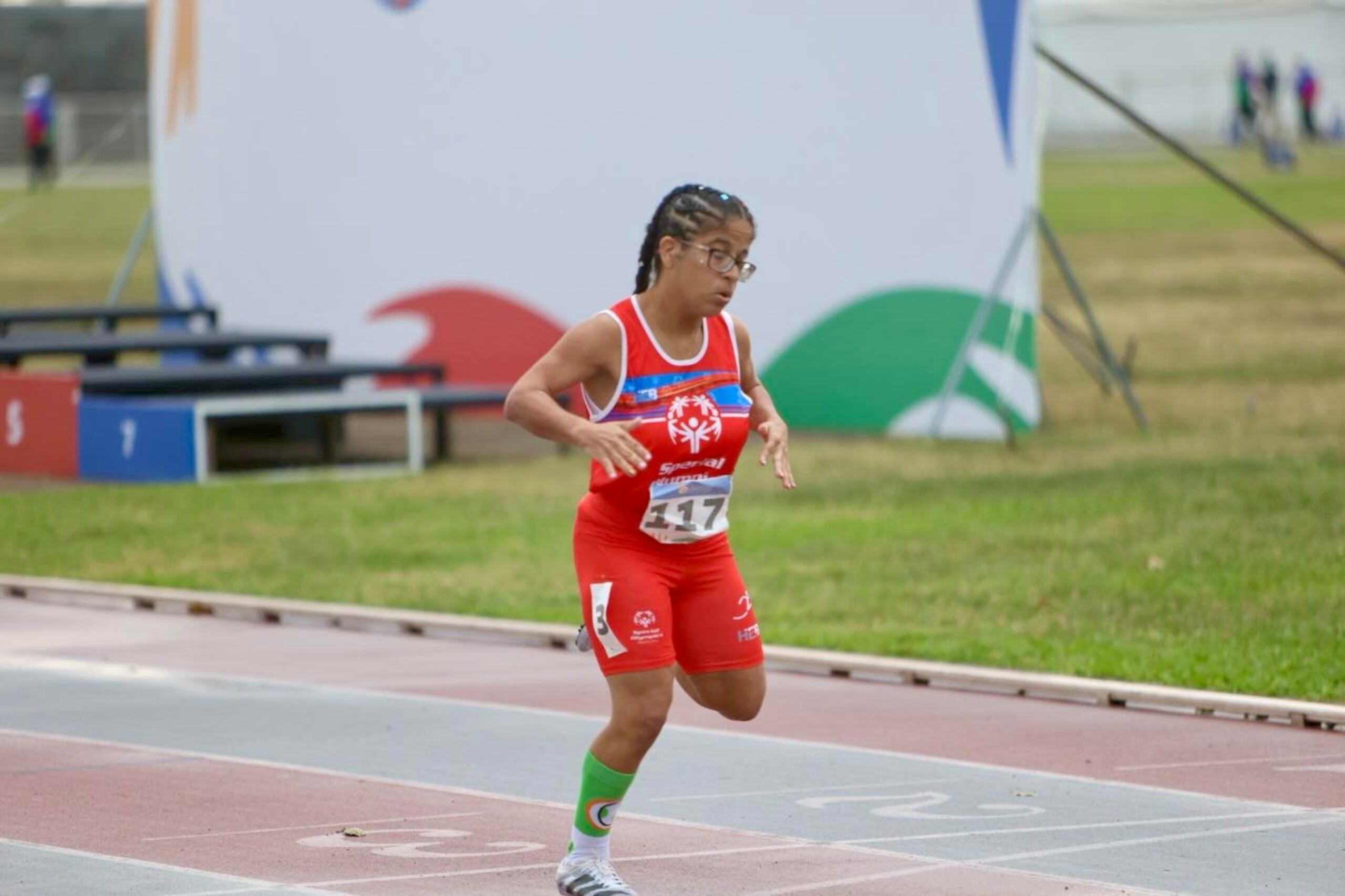 La puertorriqueña Margarita Vega durante la prueba de los 100 metros lisos en los Juegos Latinoamericanos de Olimpiadas Especiales.