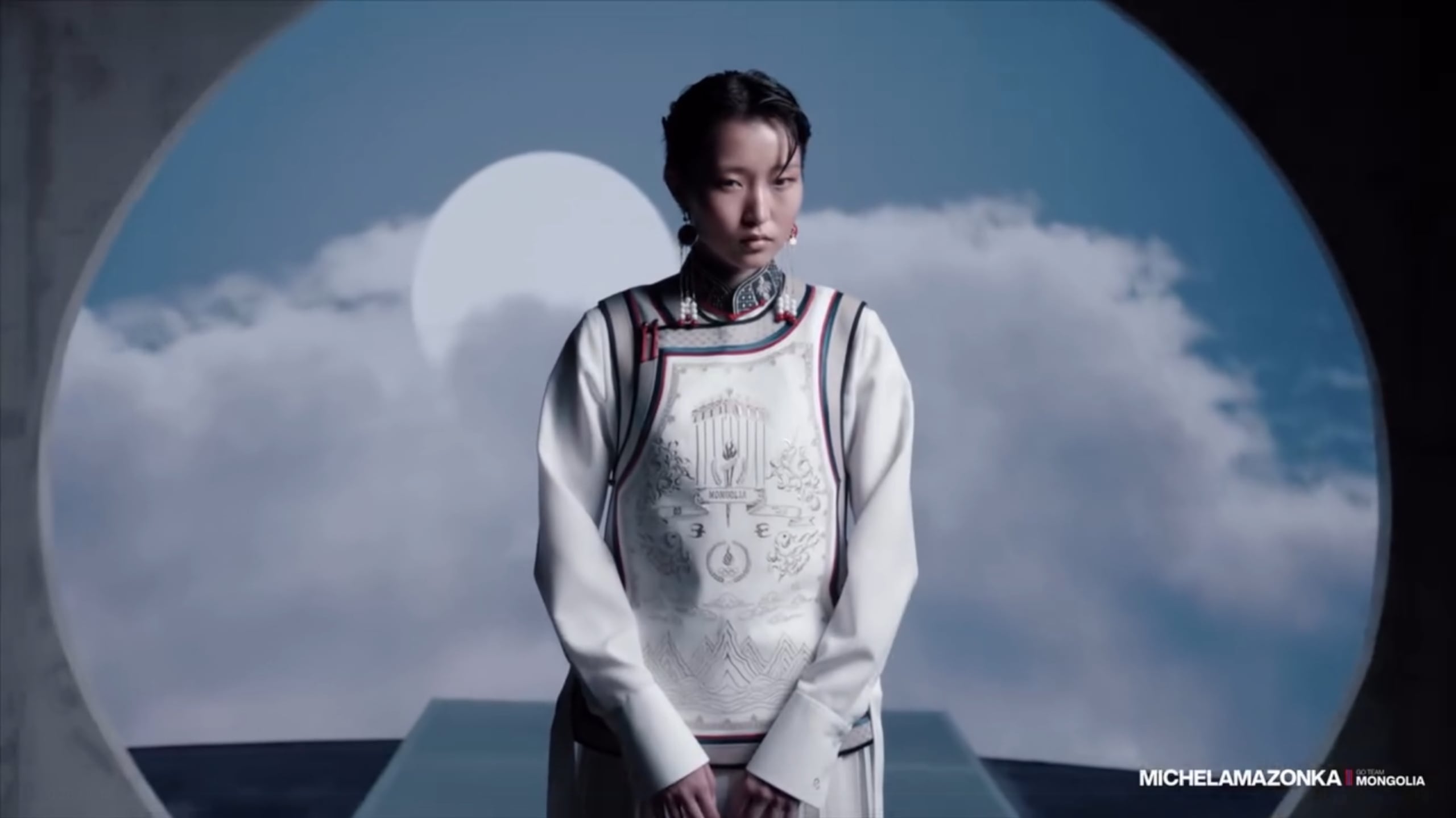 Loa uniformes de apertura y cierre de los atletas mongoles tomaron más de 20 horas para confeccionar.