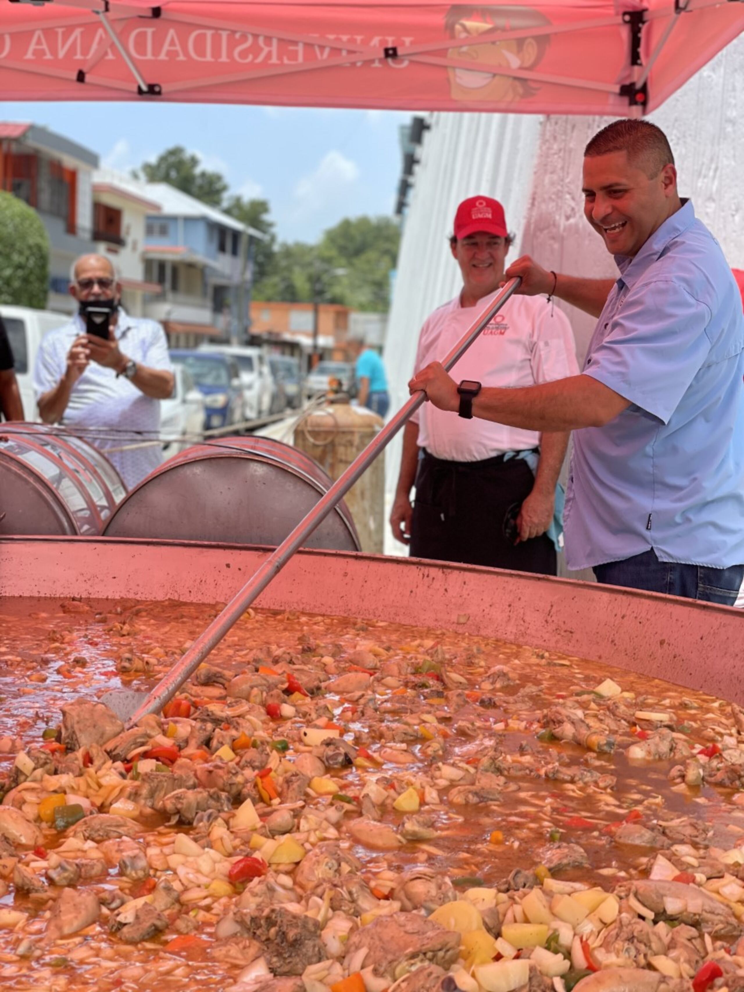 Ortiz confirmó que la oferta musical seguirá siendo la misma que se había agendado, a pesar de la posposición.