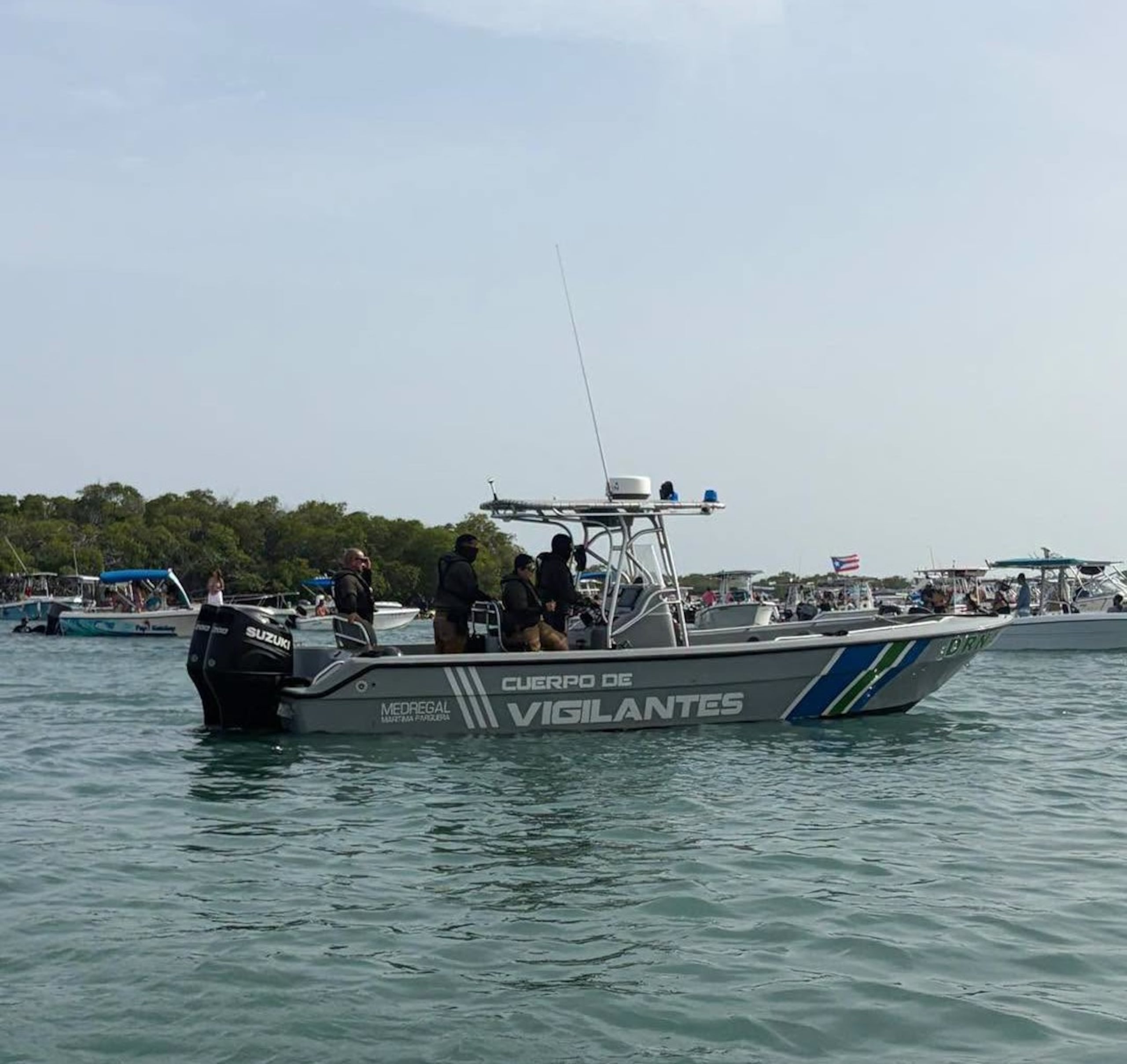 Los vigilantes adscritos a las unidades marítimas del DRNA realizaron 117 abordajes de embarcaciones, expidiendo 96 boletos, y atendiendo dos rescates y cuatro accidentes con lanchas.