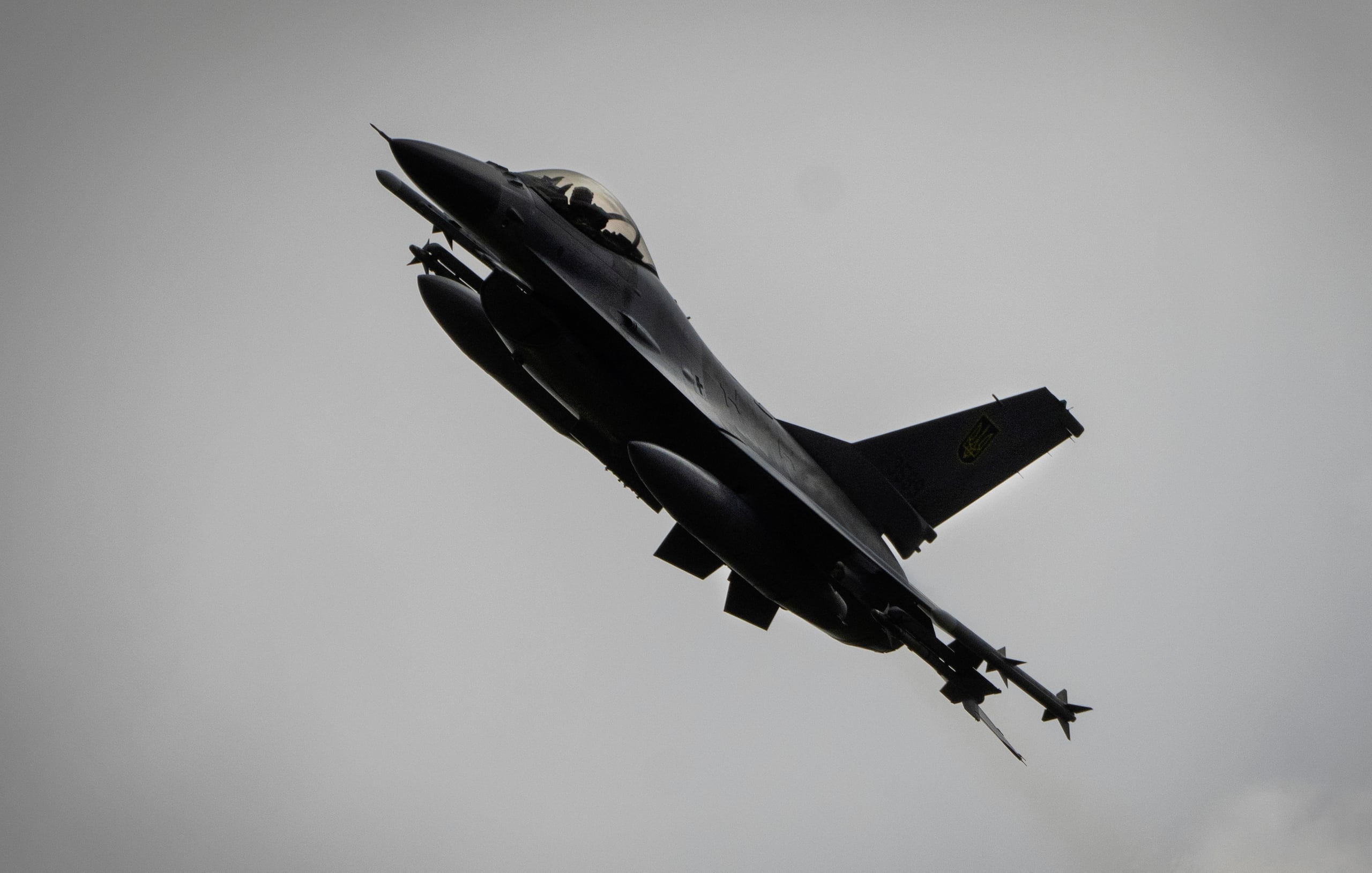 Desplegaron sus aviones F-16