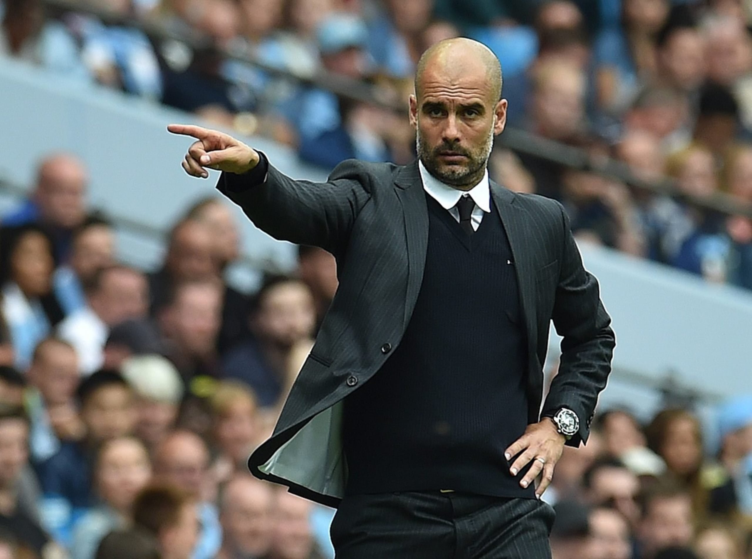 El escenario, inmejorable: el estadio de Old Trafford será el encargado de acoger este sábado el primer derbi de la ciudad del curso. (EFE)