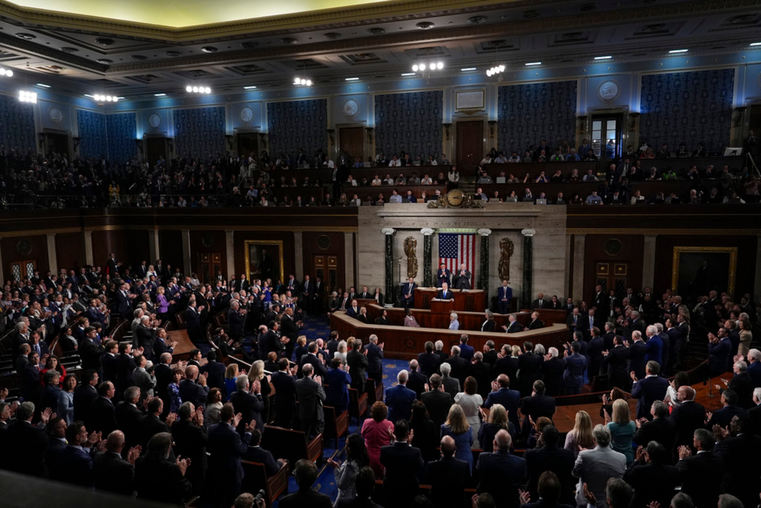 Benjamin Netanyahu calificó de "sinsentido" las acusaciones de crímenes de guerra, aseguró que en el ataque a la ciudad de Rafah casi no murieron civiles y presionó a Estados Unidos para que acelere el envío de armamento.