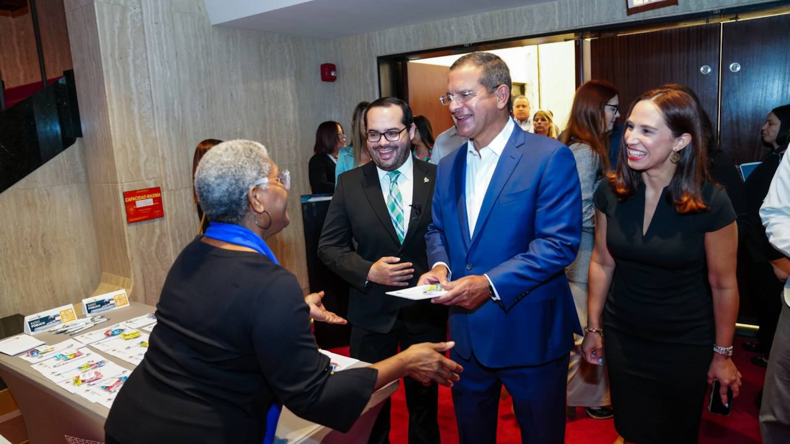 El gobernador y el secretario del Trabajo explicaron que, con el apoyo de la inteligencia artificial, los patronos encontrarán recomendaciones de aspirantes que cumplan con las habilidades y experiencia que buscan, al tiempo que también les permitirá contactarles directamente.