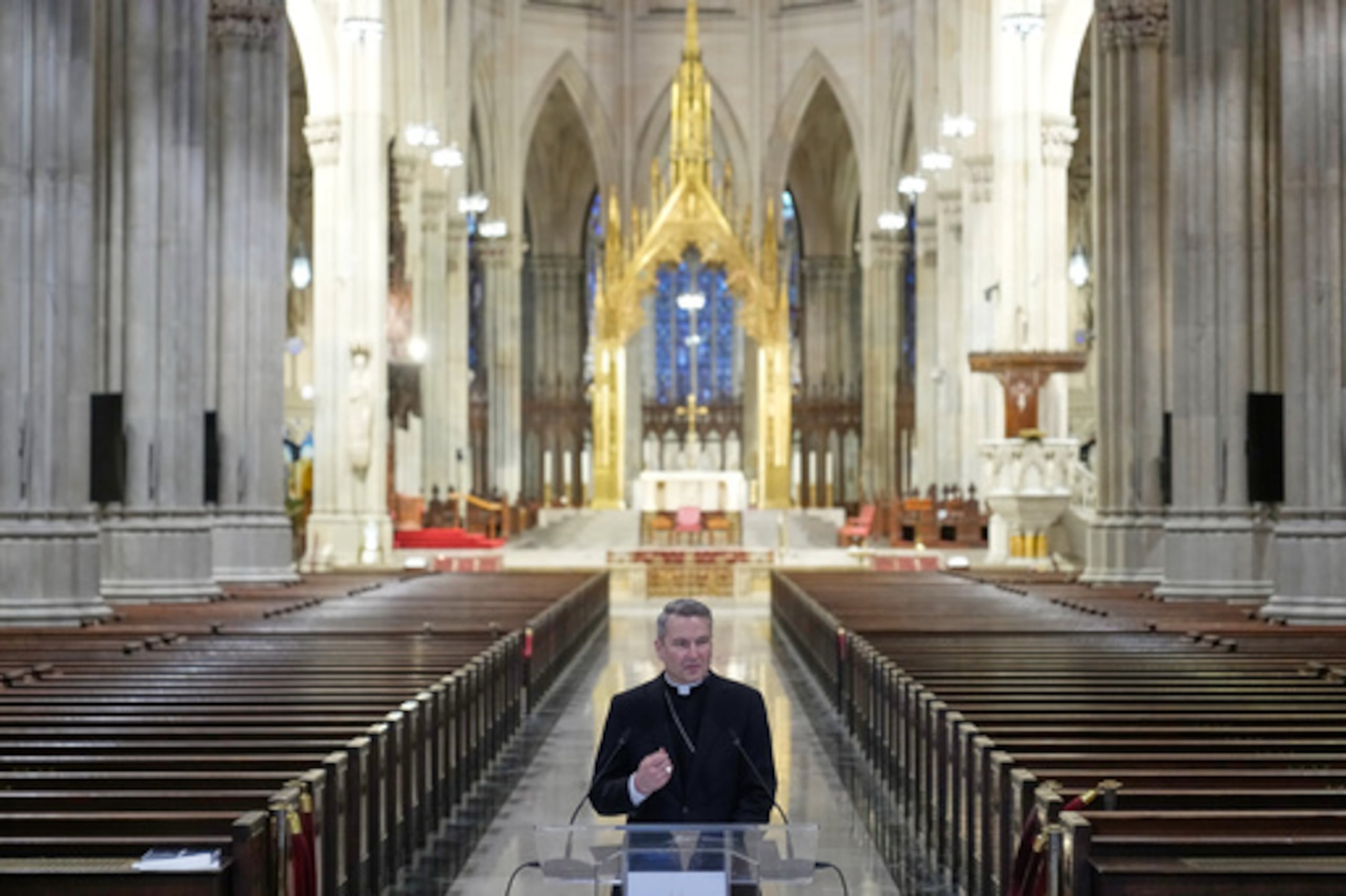 El arzobispo designado Ronald Hicks habla con los periodistas durante una rueda de prensa celebrada en la catedral de San Patricio de Nueva York, el 5 de febrero de 2026. (Foto AP/Seth Wenig)