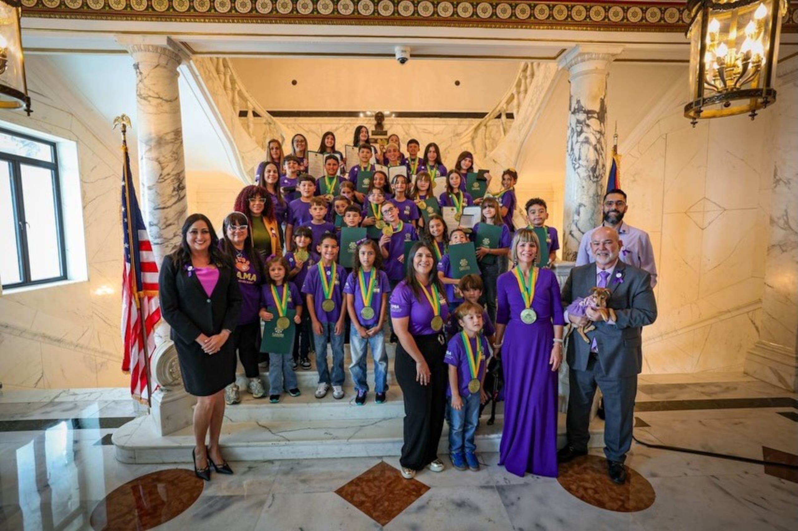 Los jóvenes de la escuela Montessori Segunda Unidad Pasto en Aibonito son integrantes del grupo Promotores del Bienestar Animal, programa en conjunto con el Departamento de Educación.