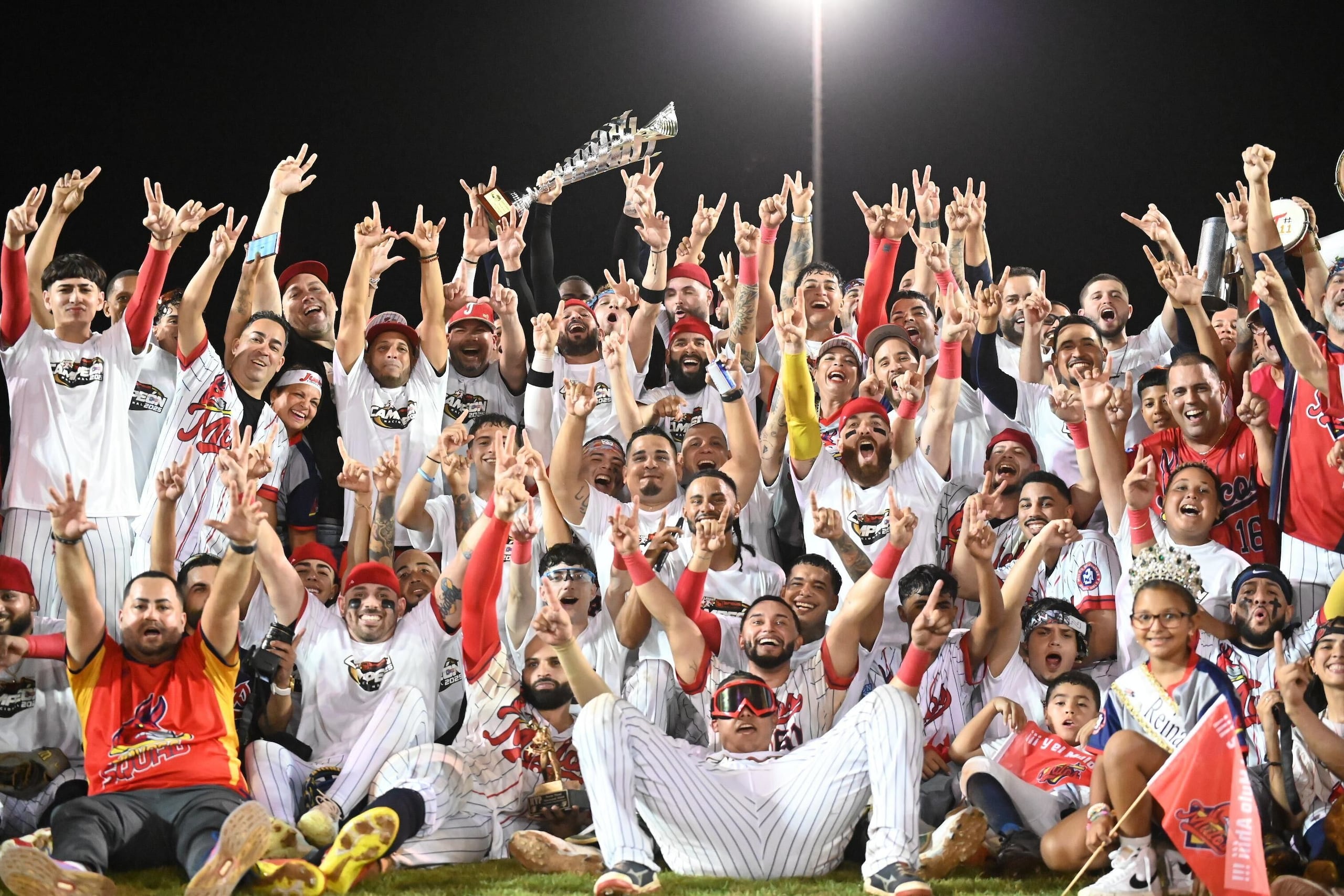 Los Mulos de Juncos levantan el campeonato de la Liga de Béisbol Superior Doble A.
