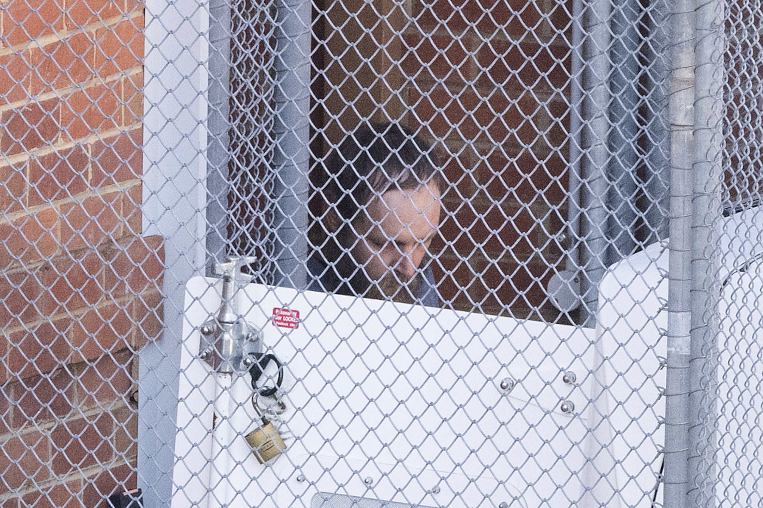 Brendan Nugent sale del Tribunal de Magistrados de Wangaratta, en Wangaratta, Australia, este miércoles.