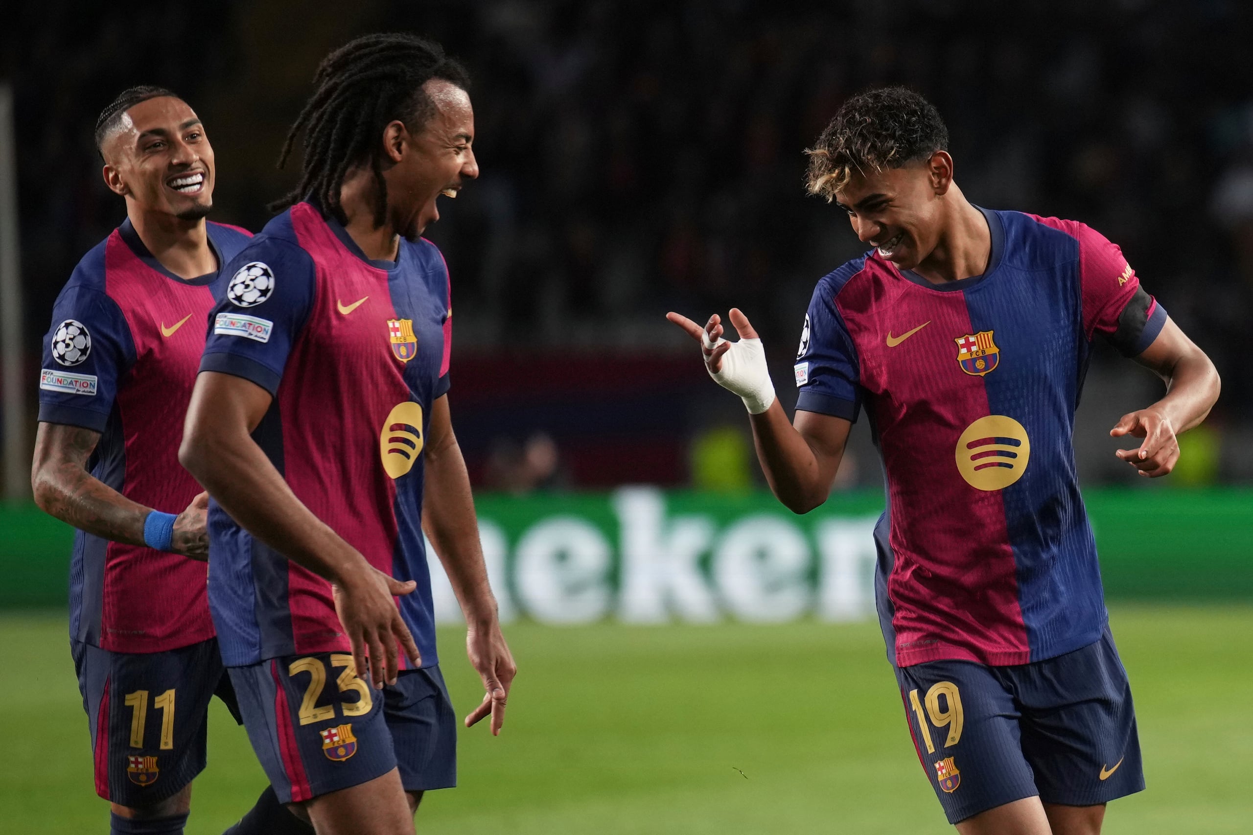 Lamine Yamal celebra luego de marcar el segundo gol de su equipo.
