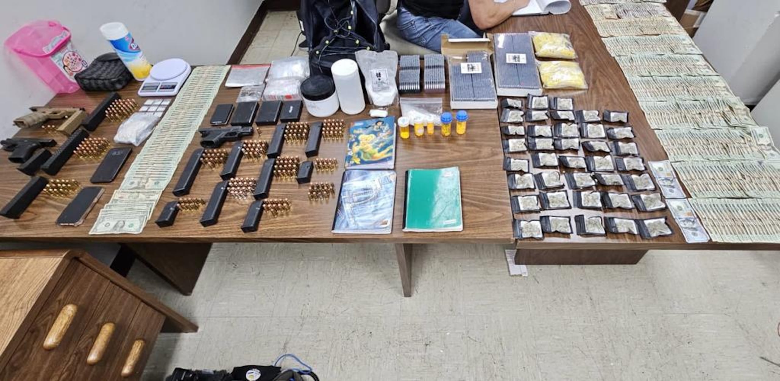 Seis órdenes de allanamiento fueron diligenciadas contra miembros de una organización criminal del Barrio Campanilla en Toa Baja.