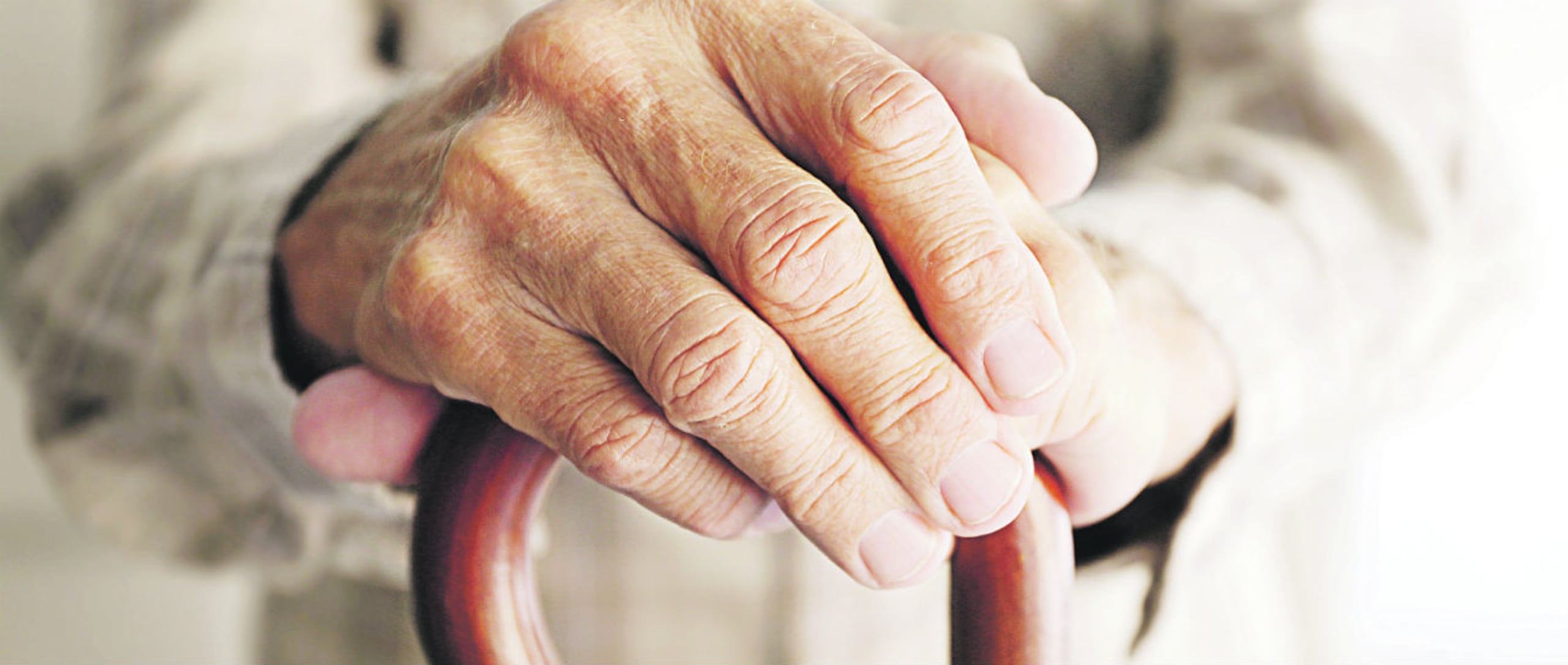 Las aseguradoras comienzan a pagar menos a medida que las personas están más enfermas. (Shutterstock)