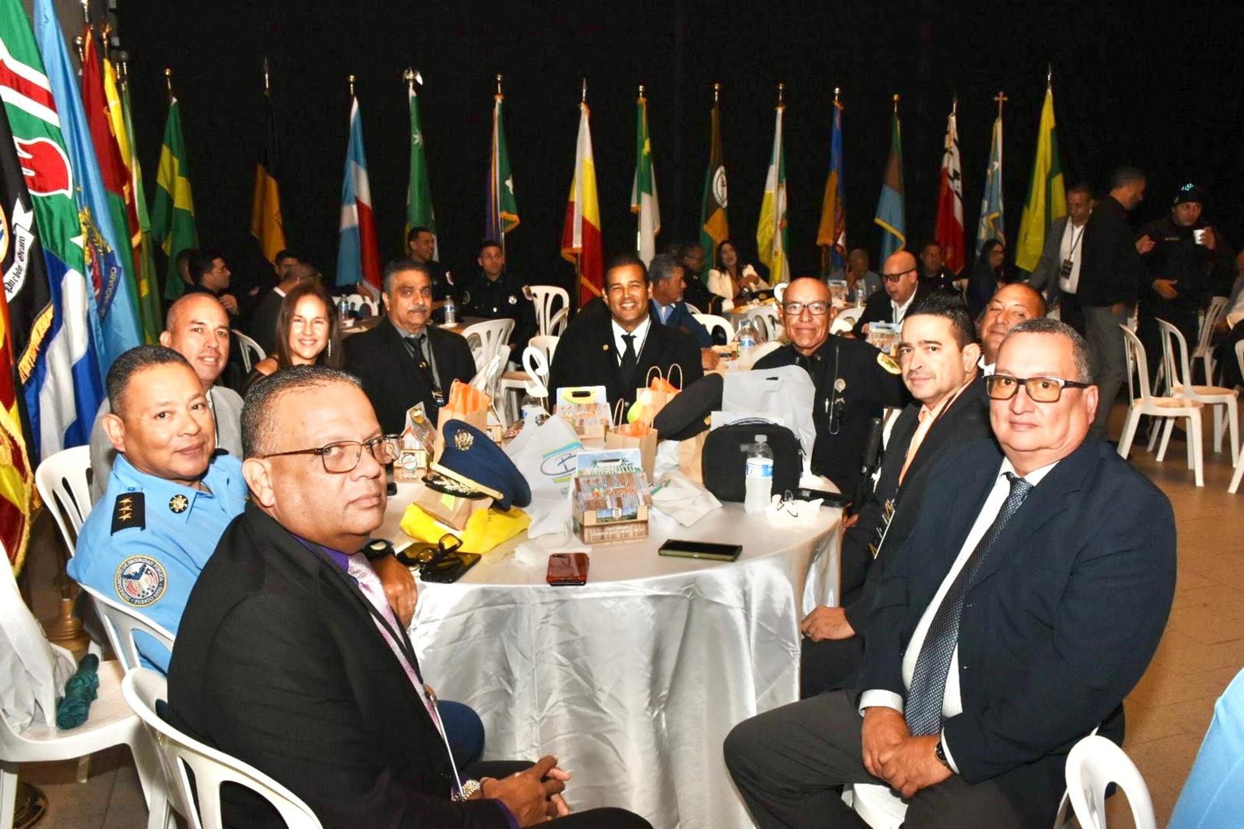 Unos 60 comisionados municipales participaron de una reunión cumbre con el alto mando del Negociado de la Policía de Puerto Rico (NPPR), como parte de las iniciativas del Plan Integral de Seguridad del Gobierno para promover el trabajo estratégico al combatir la criminalidad.