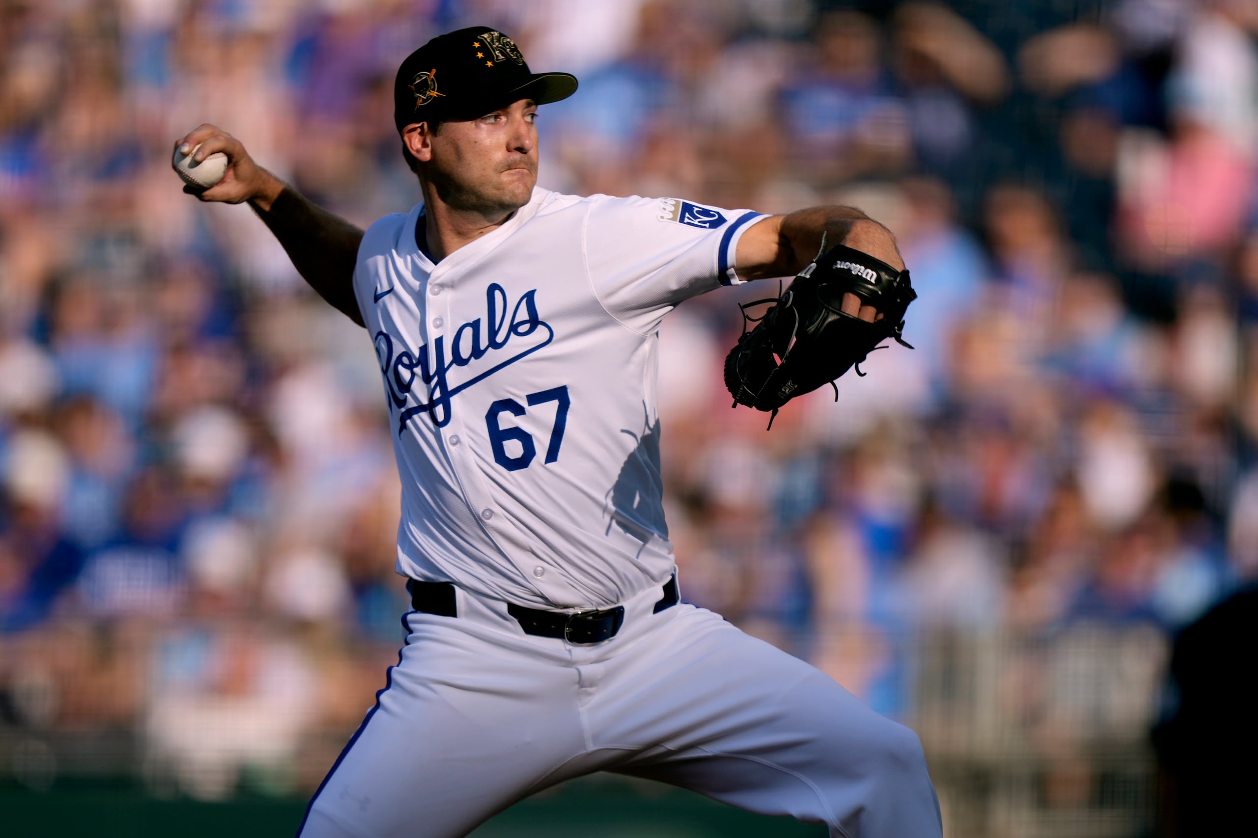 El abridor de los Royals de Kansas City, Seth Lugo, durante el partido frente a los Athletics de Oakland.