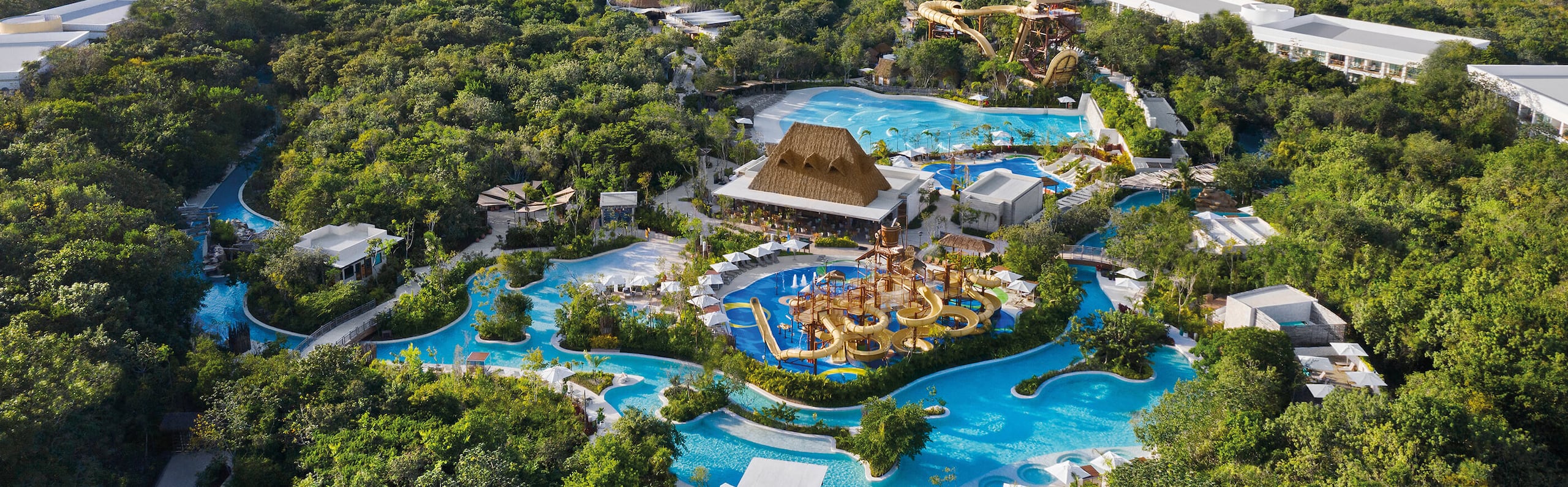 El parque tiene chorreras, piscinas, restaurantes, bares, duchas, servicio de wi-fi y más para una experiencia completa para todas las generaciones.