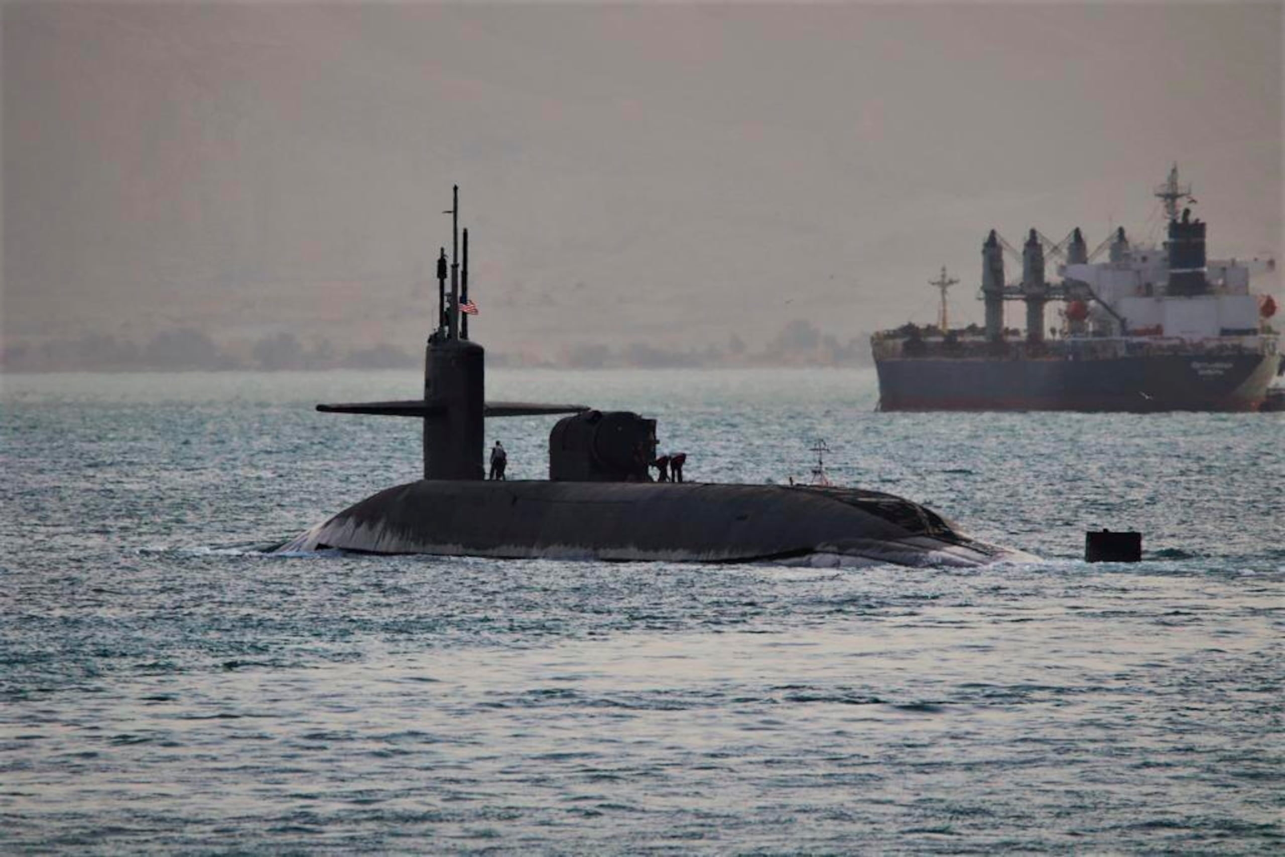 Según la misión de Venezuela en la ONU, Estados Unidos desplegó el USS Lake Erie, un crucero lanzamisiles y ha enviado al submarino USS Newport News, un submarino de ataque rápido.